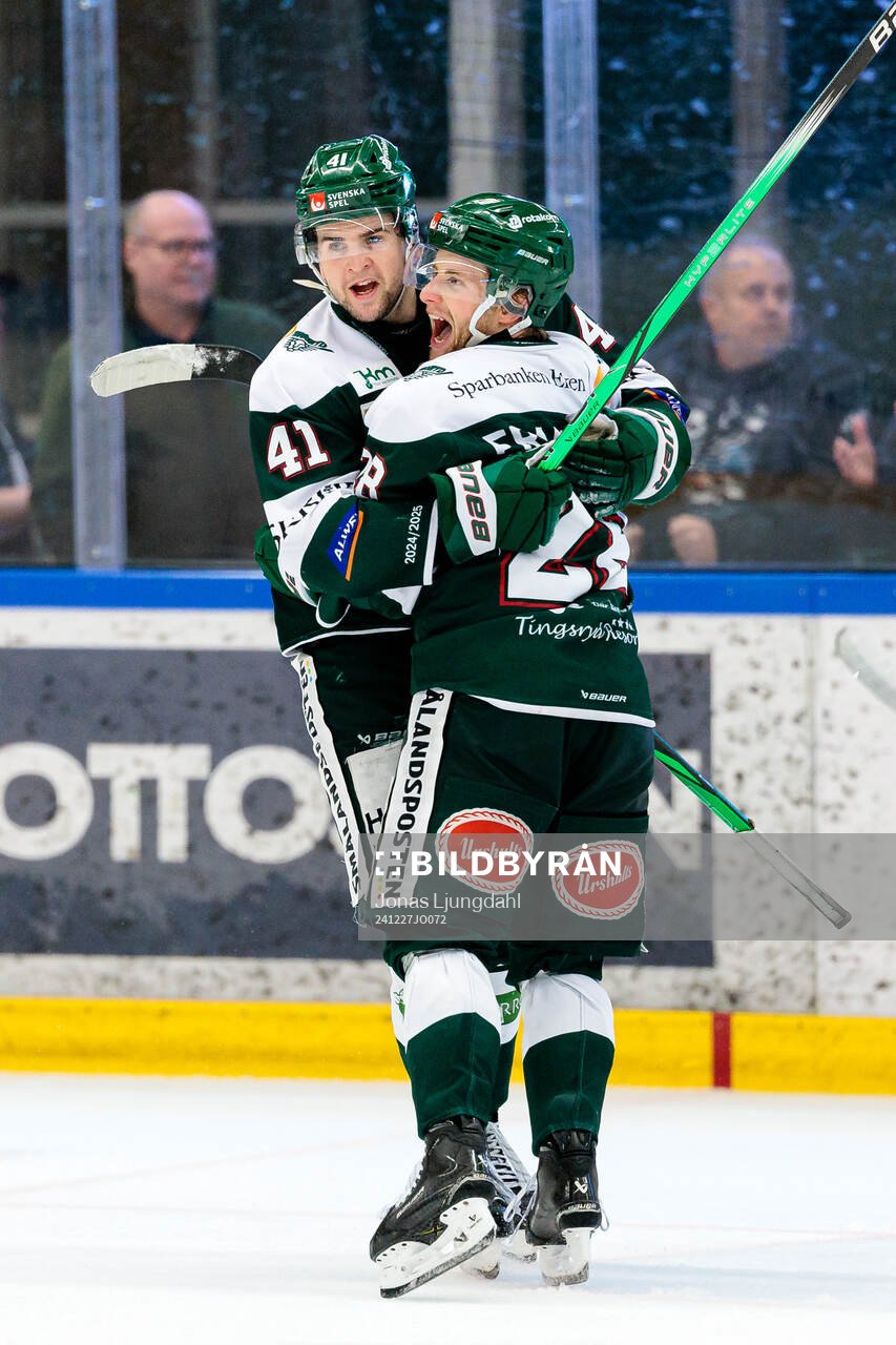 Melker Eriksson och William Fransson jublar