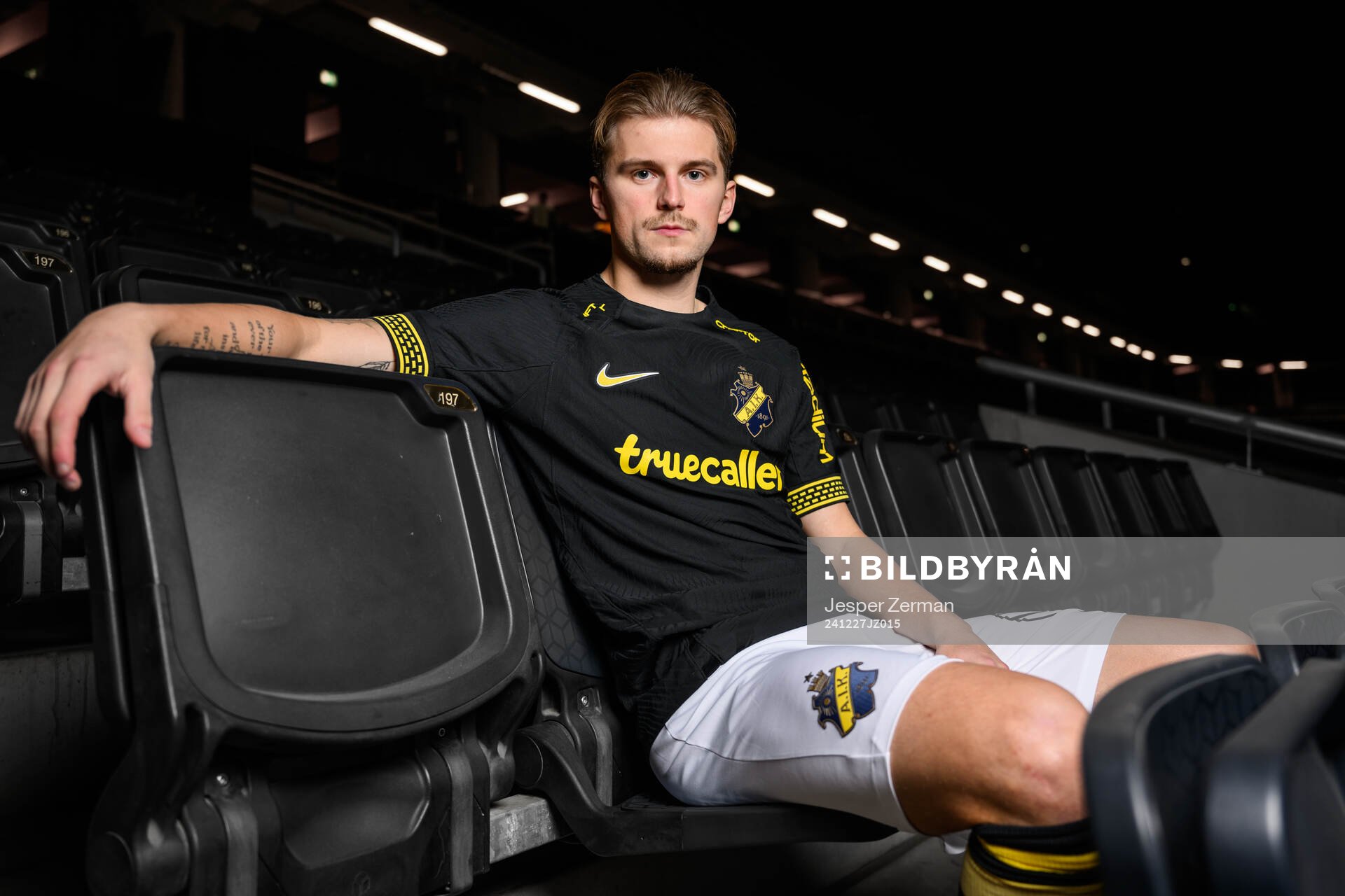 William Hofvander i samband med att han presenteras som nyförvärv för AIK den 27 december 2024 i Stockholm. 