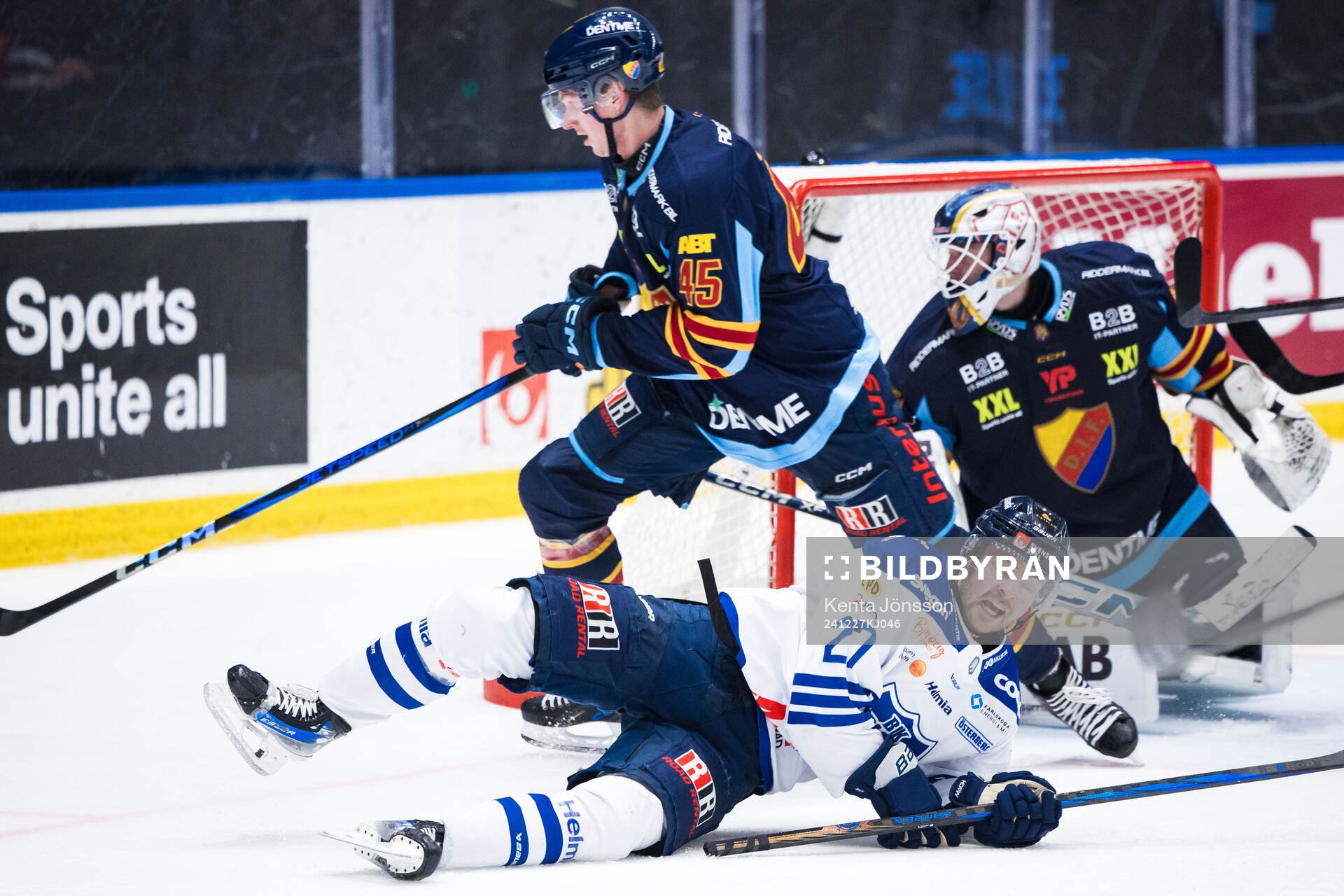 Karlskogas Tobias Sjökvist och Djurgårdens Hugo Blixt
