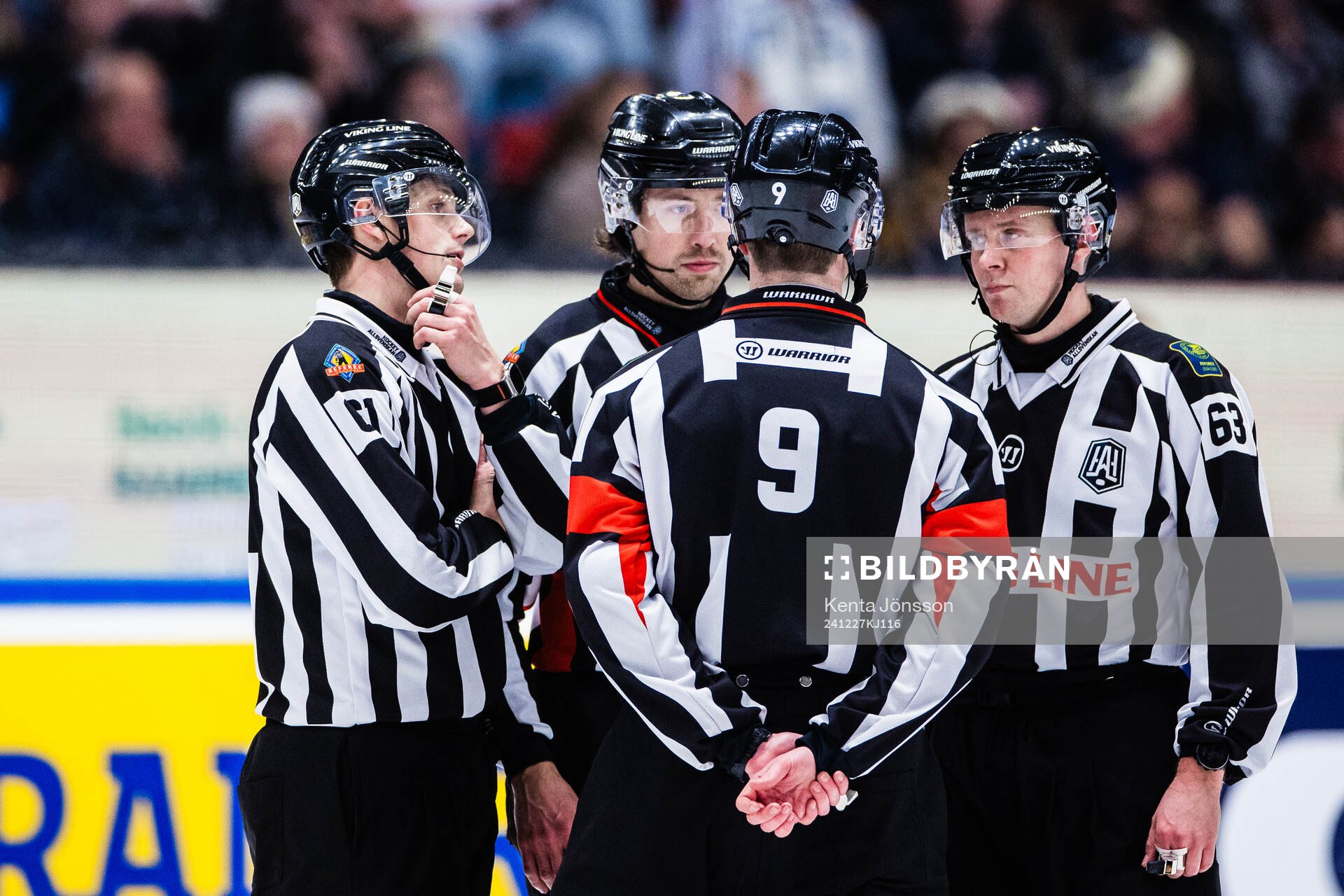 linjedomare Joakim Nordberg, domare Robin Jacobsson, domare