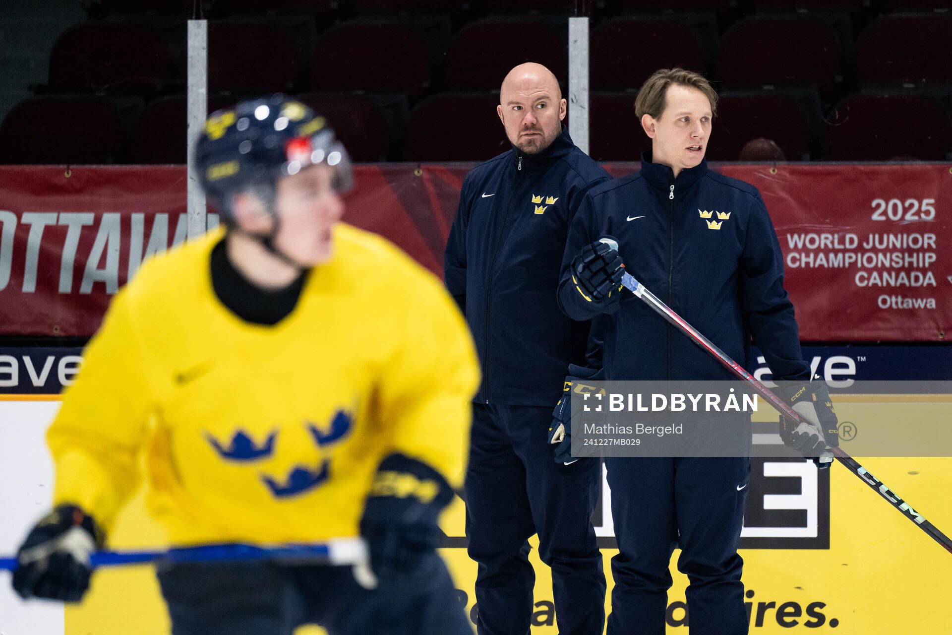 Assistant coach Nicklas Grossmann and goaltender coach