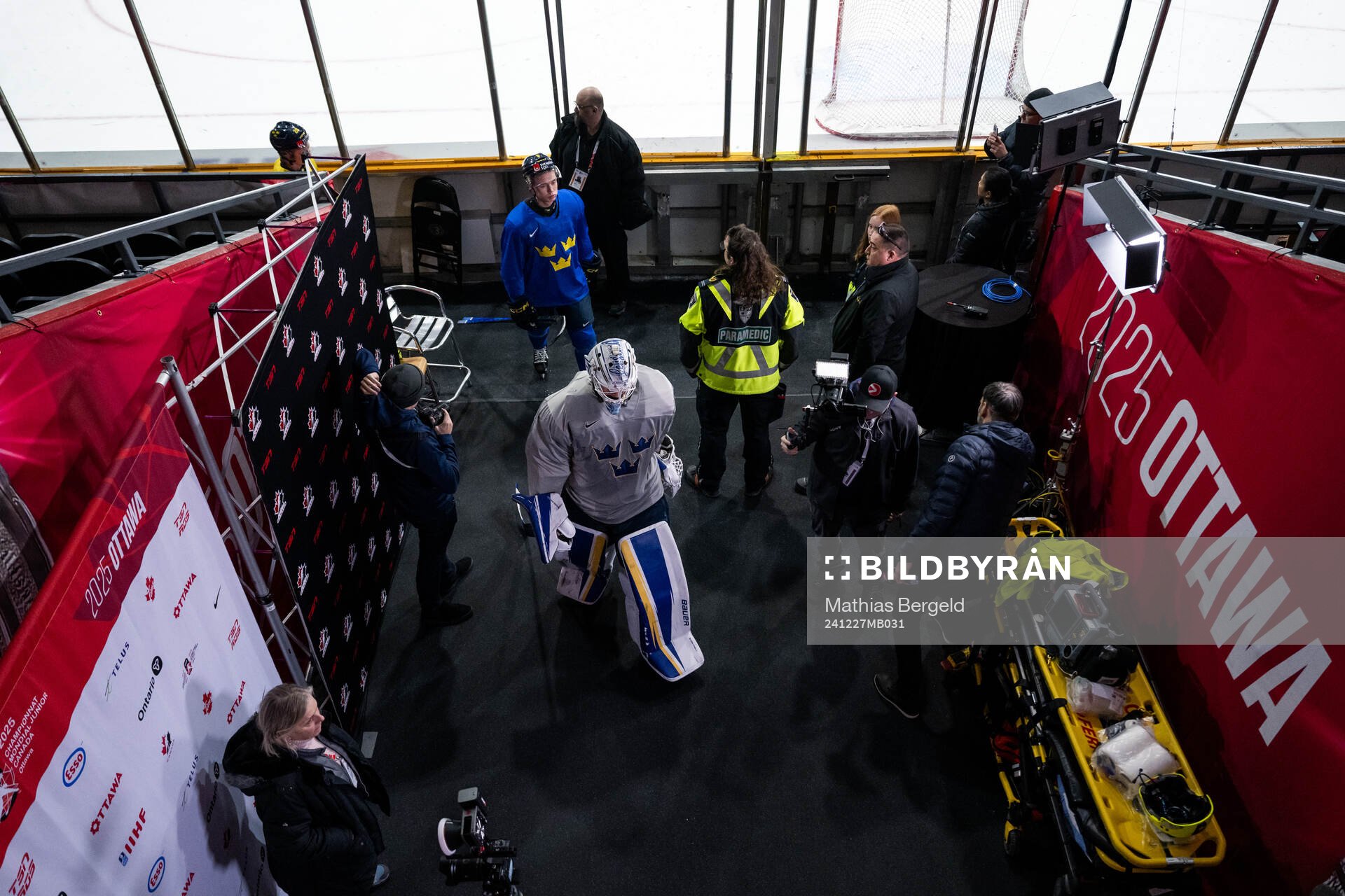 Wilhelm Hallquist and goaltender Marcus Gidlöf of Sweden