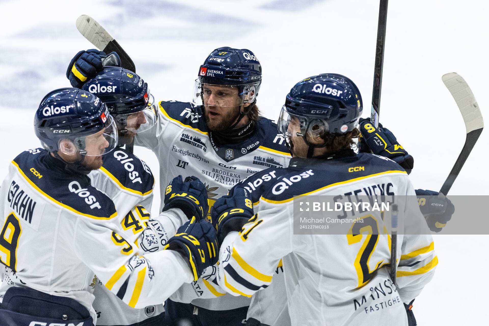 Södertäljes Filip Hesselvall jublar med lagkamrater