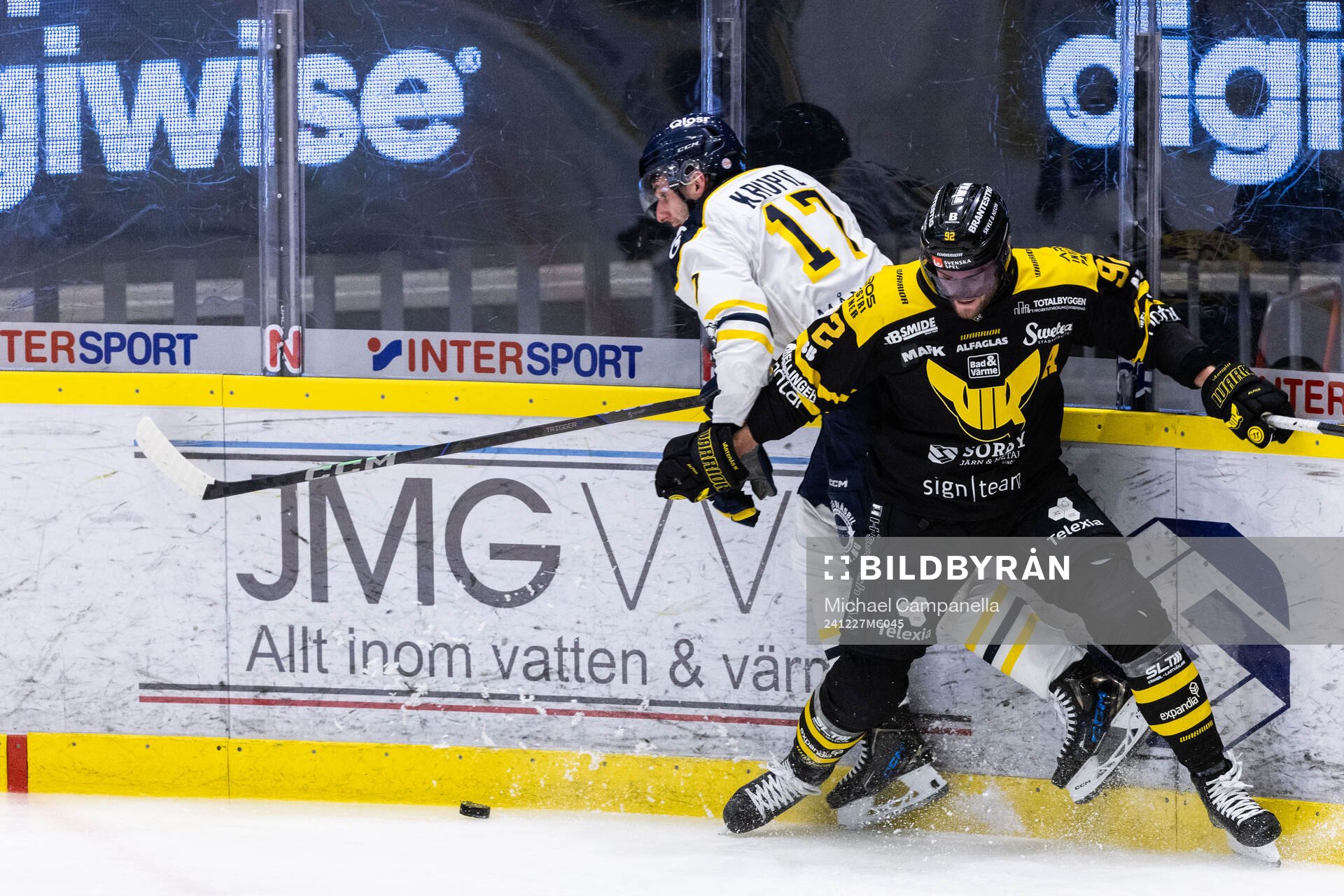 Södertäljes Amil Krupic och Västerås Kim Rosdahl