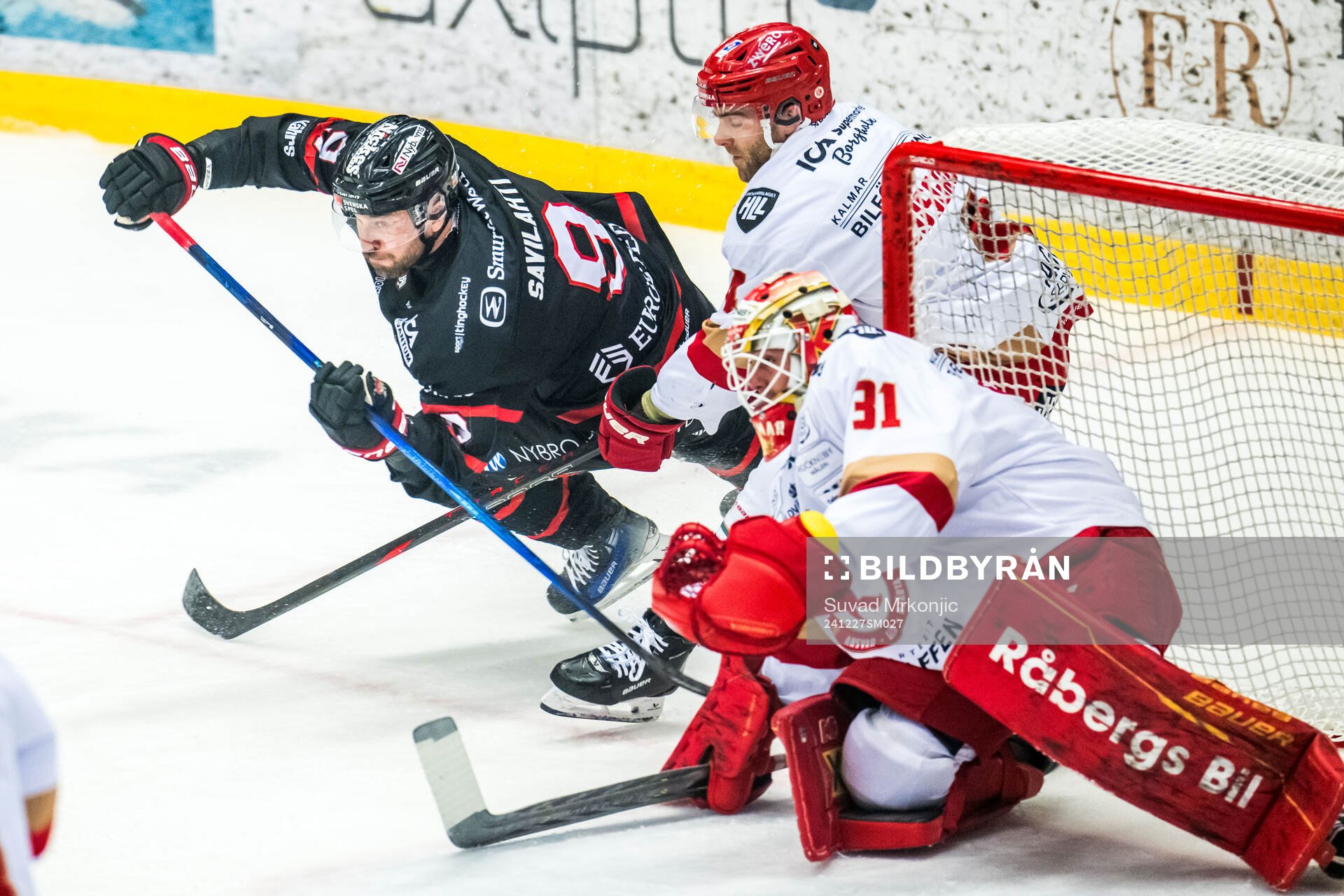 Nybros Eero Savilahti och Kalmars målvakt Blake Pietila