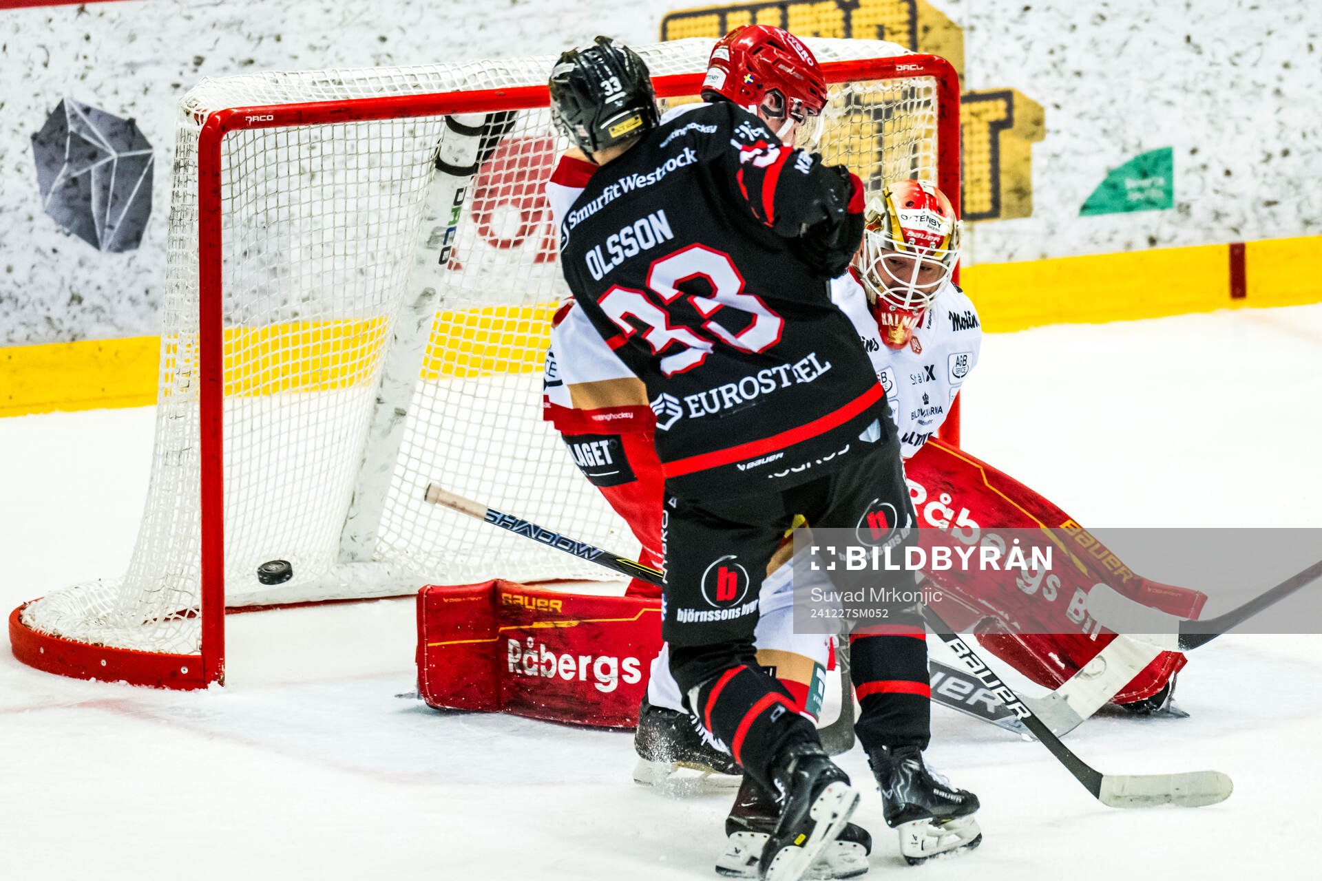Nybros Felix Olsson och Kalmars målvakt Blake Pietila