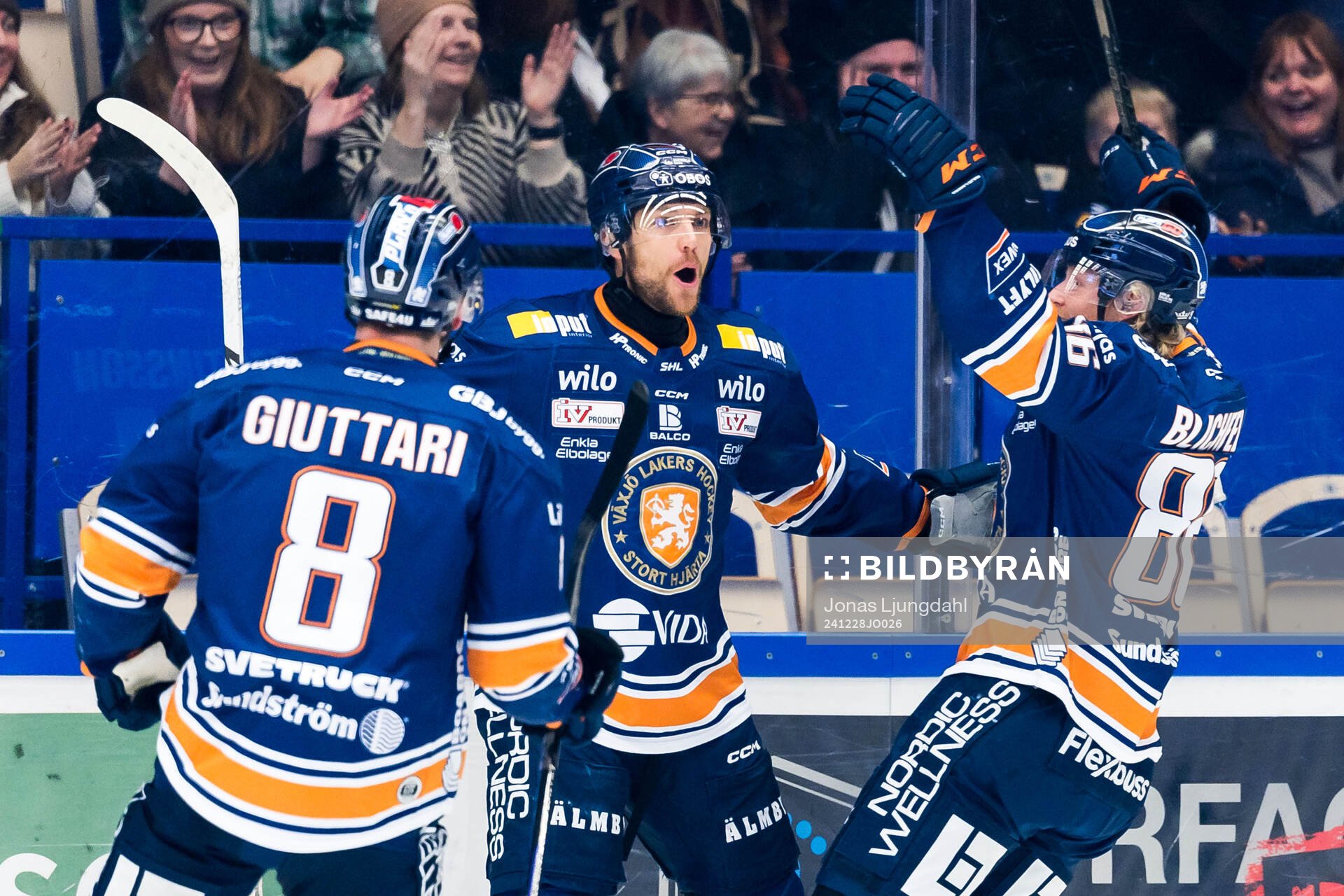 Växjös Eric Martinsson jublar med Joachim Blichfeld