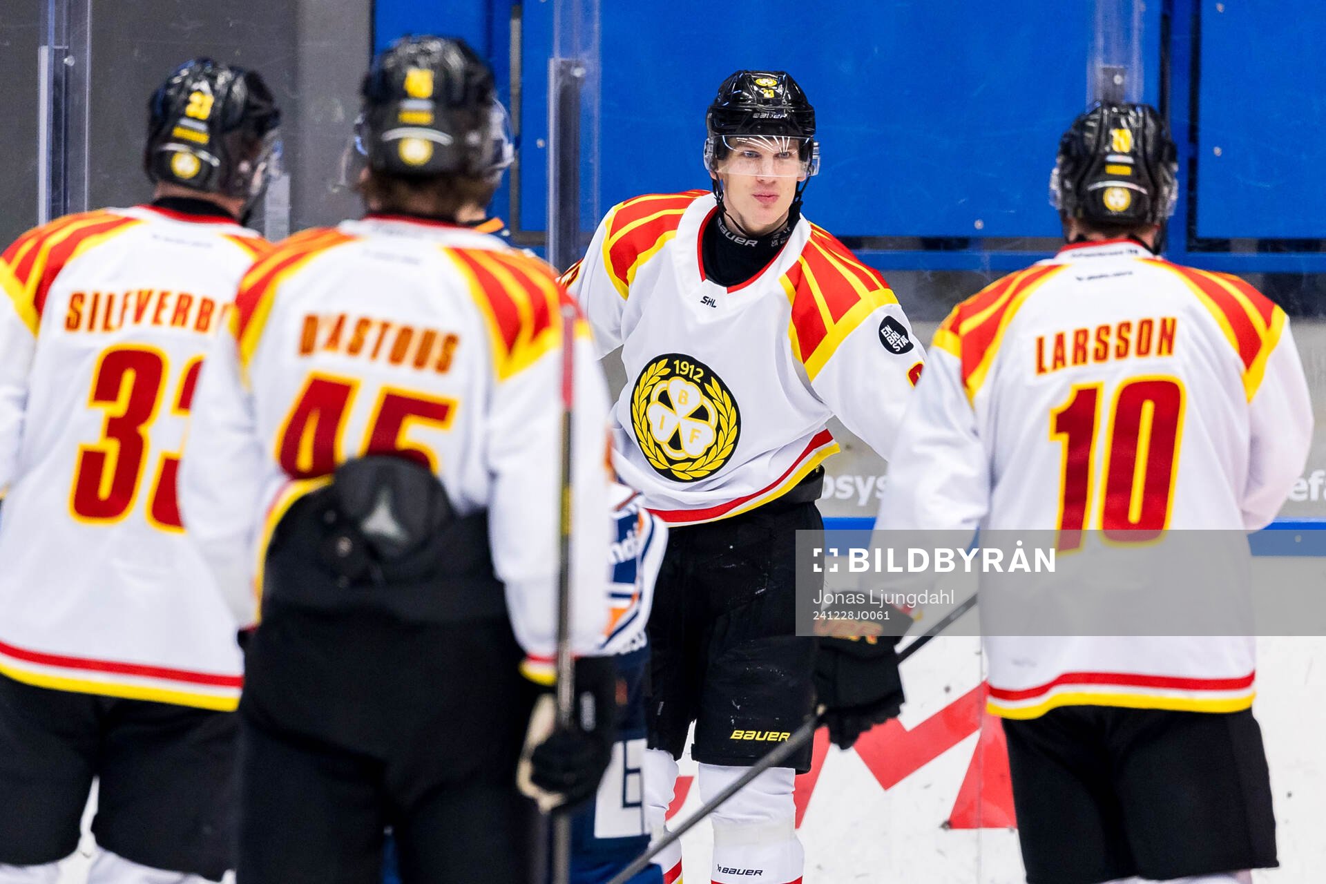 Brynäs Oskar Lindblom jublar med lagkamrater