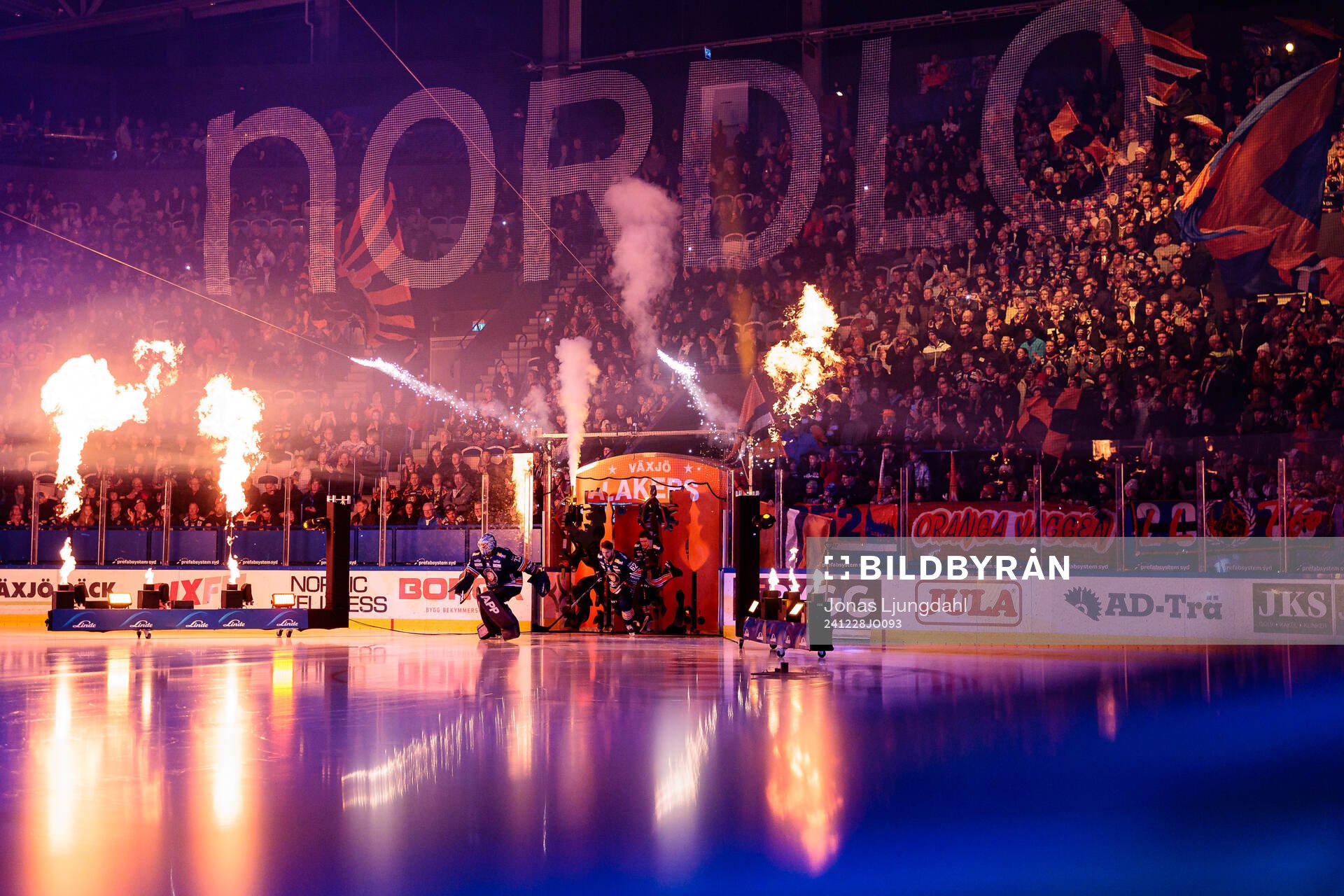 Växjös intro före ishockeymatchen i SHL mellan Växjö