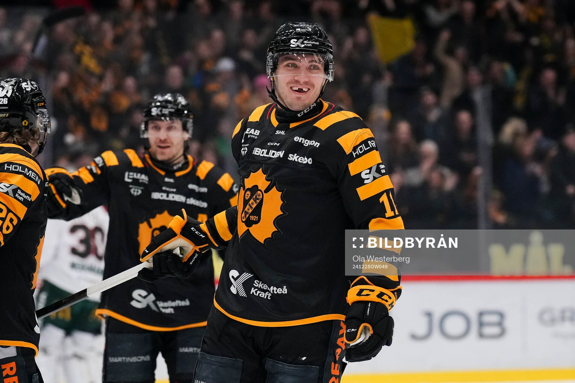 Skellefteås Max Lindholm jublar