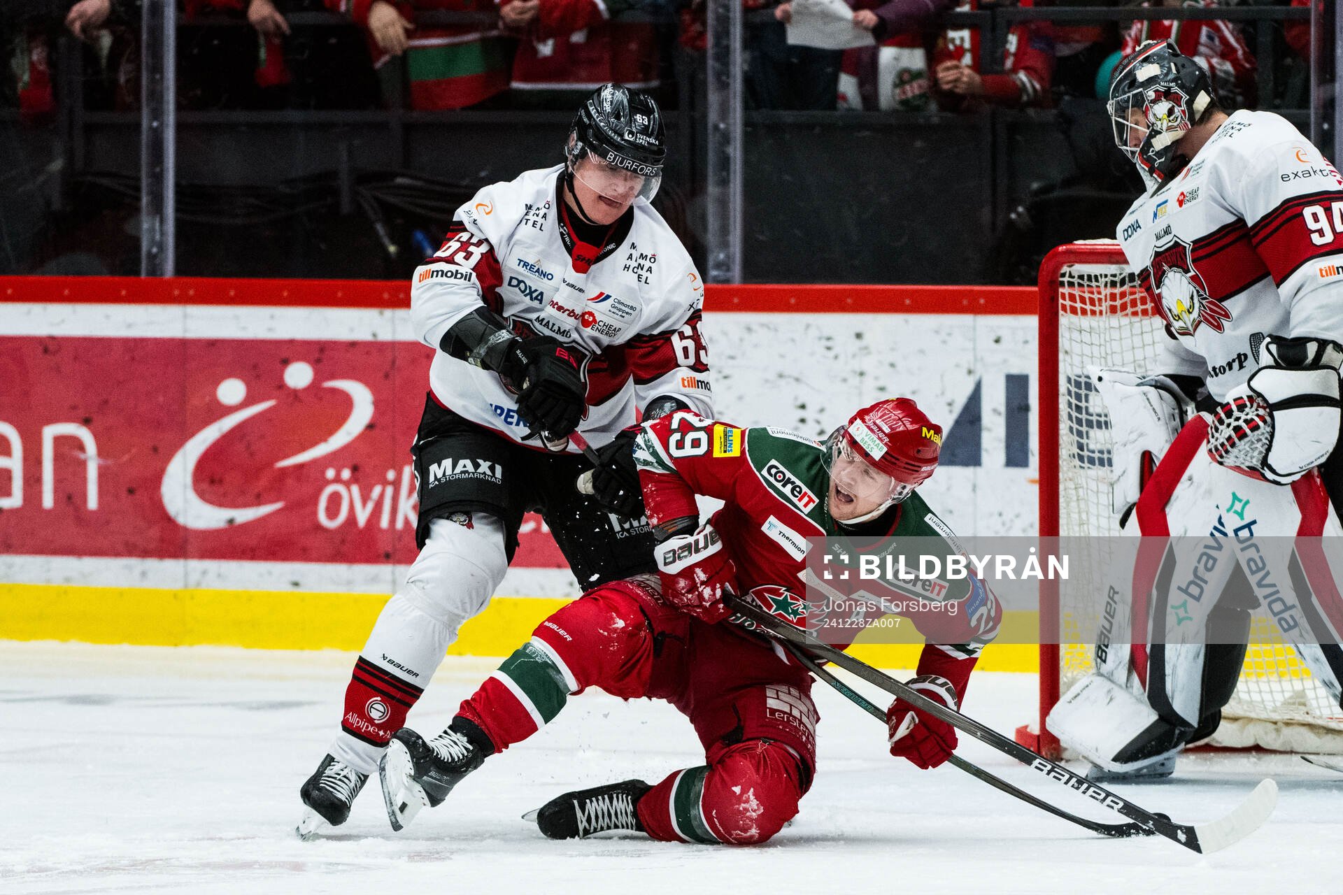 Malmö Redhawks Fredrik Händemark och Modos Mikkel Aagaard