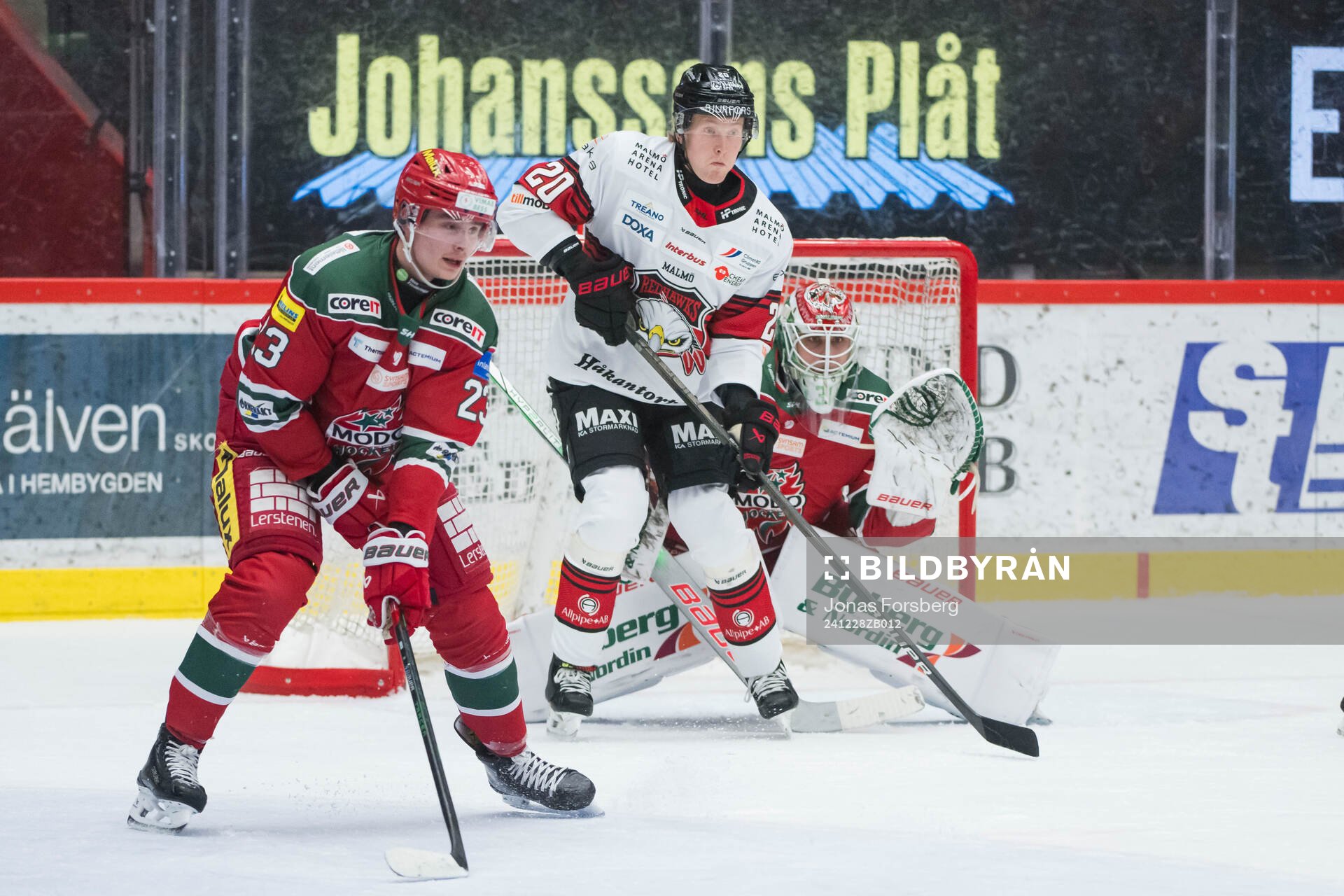 Malmö Redhawks Thomas Berg Paulsen och Modos målvakt Olle