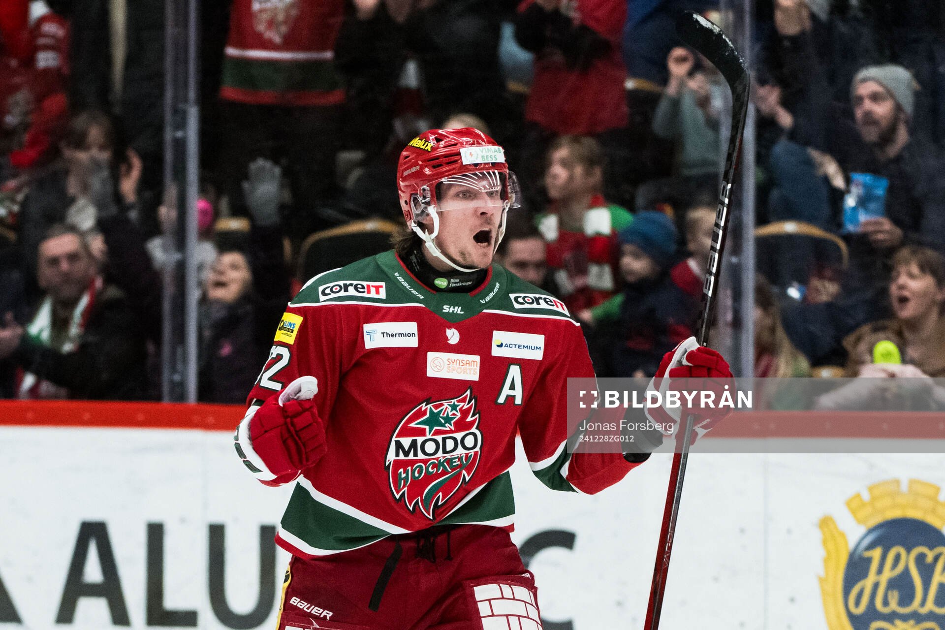 Modos Jesper Olofsson jublar