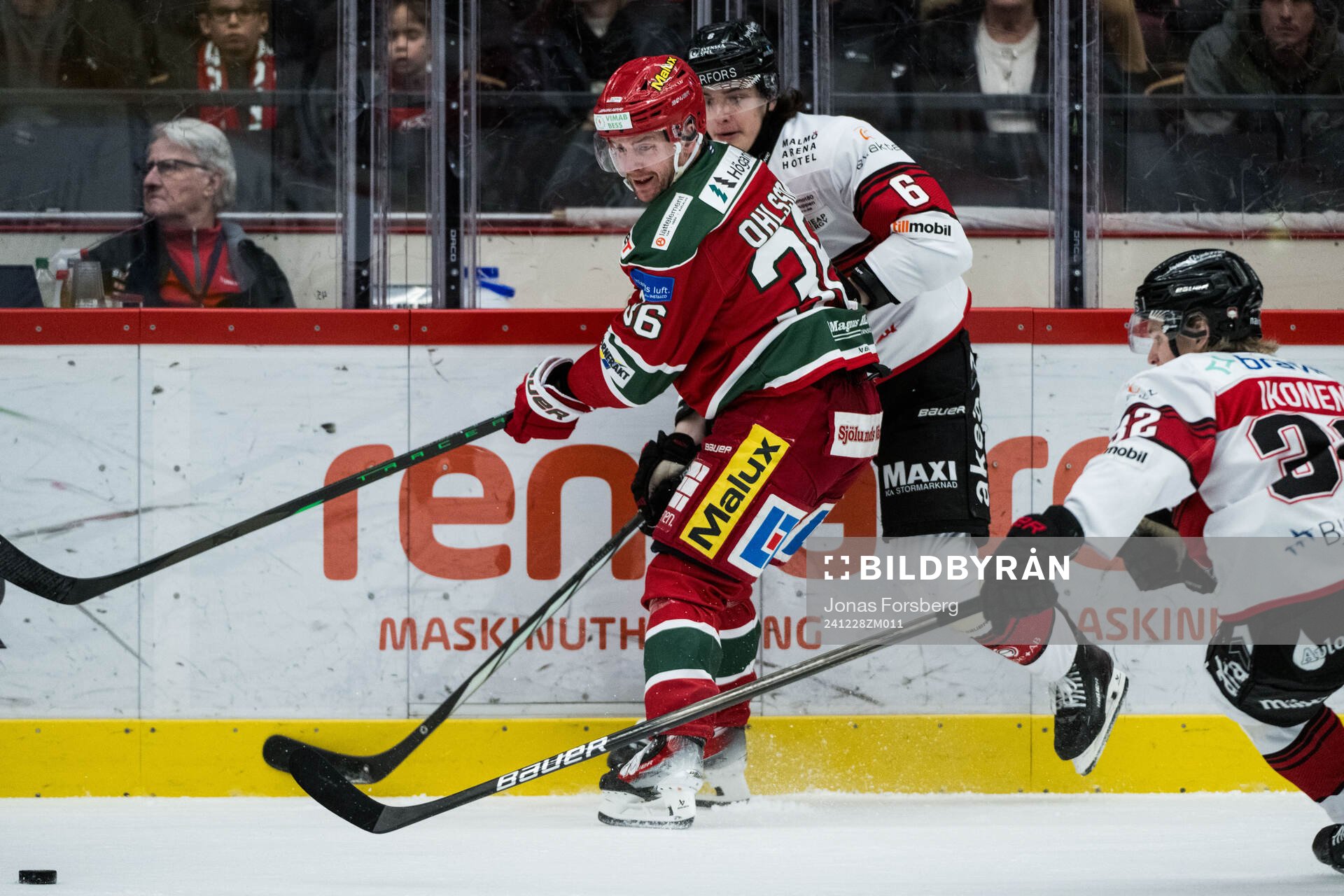 Modos Sebastian Ohlsson och Malmö Redhawks Dominik Badinka