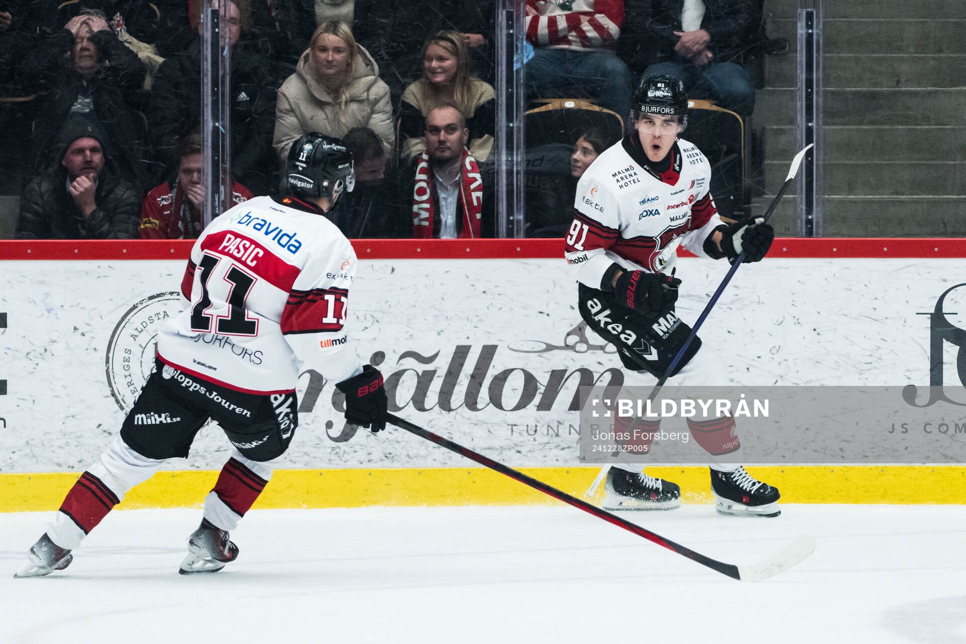Malmö Redhawks Axel Sundberg jublar