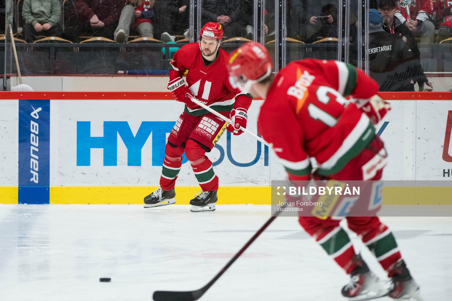 Modos Måns Carlsson innan ishockeymatchen i SHL mellan