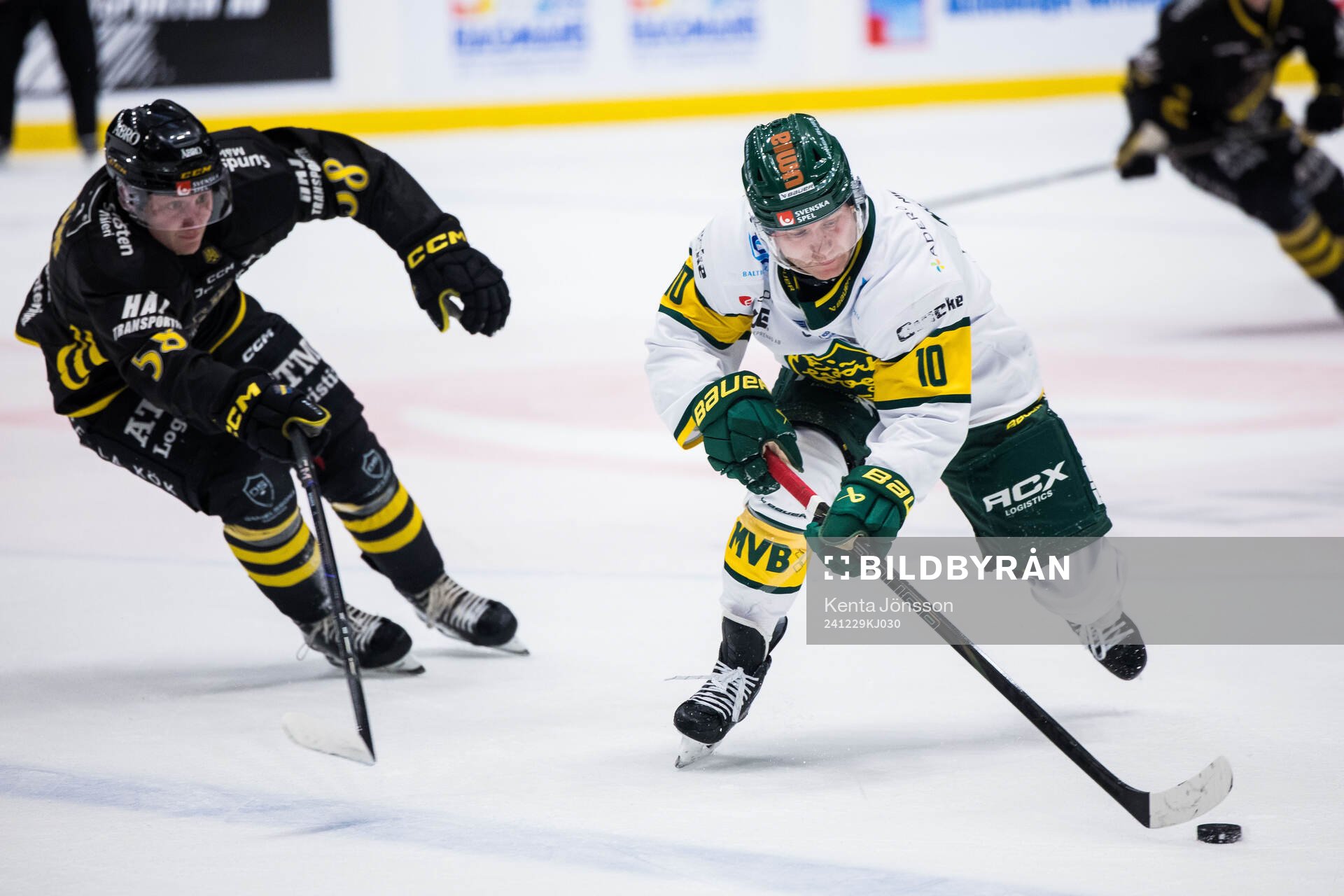 AIKs Oskar Magnusson och Björklövens Marcus Nilsson