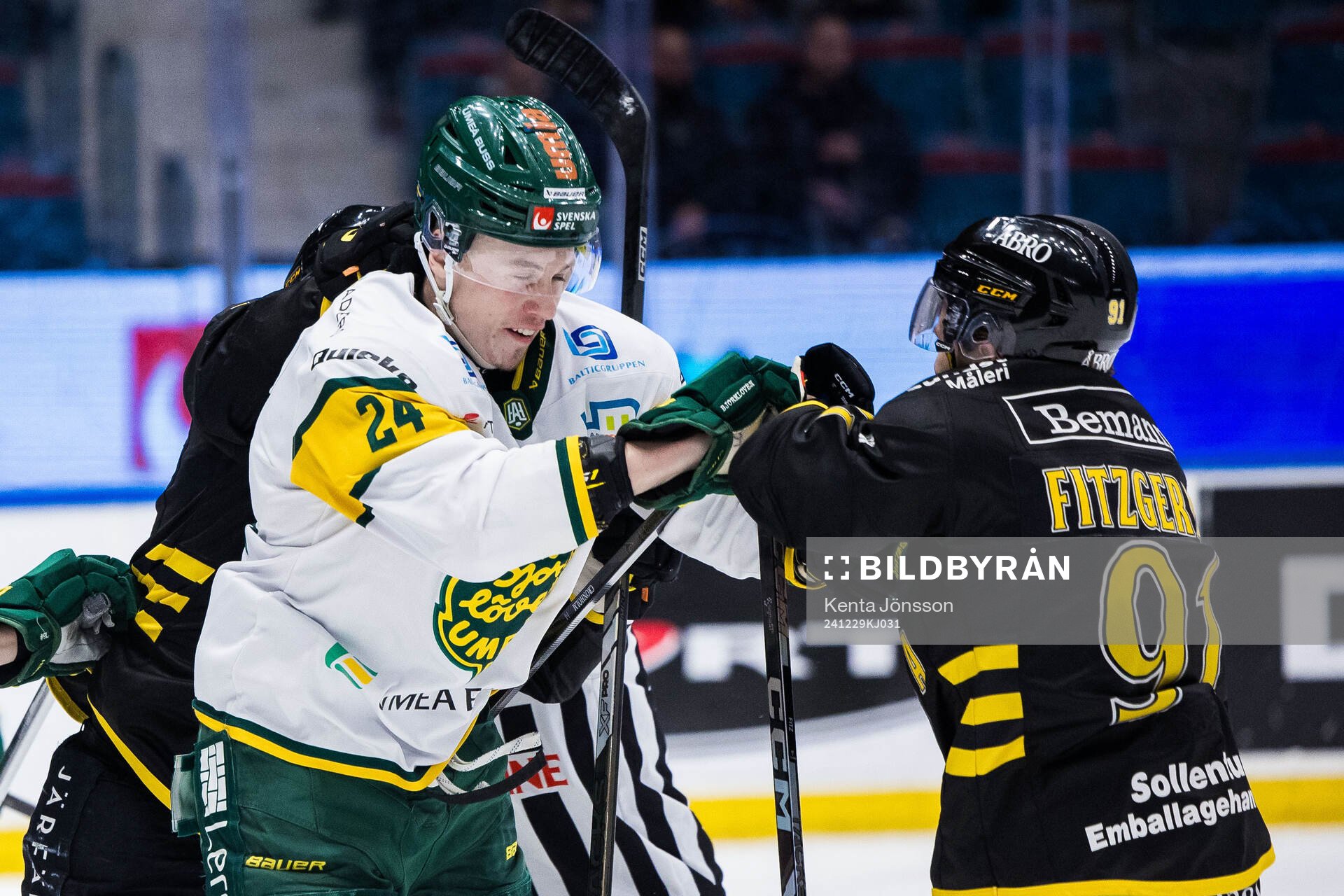 Björklövens Linus Cronholm och AIKs Gerry Fitzgerald