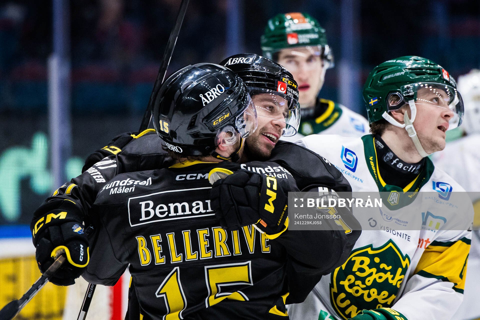 AIKs Eric Norin jublar med Jordan Bellerive