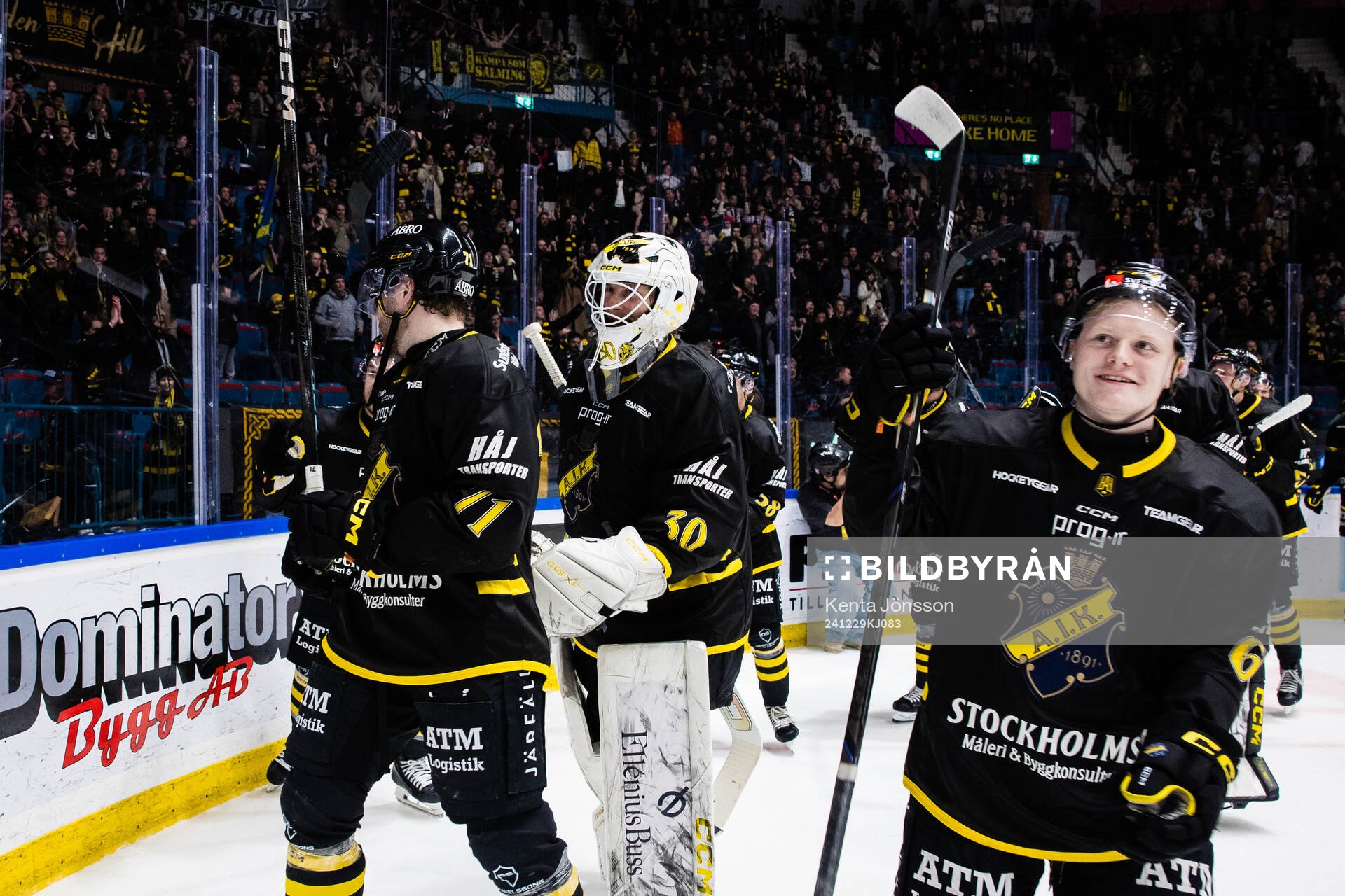 AIKs Lukas Zetterberg, målvakt Victor Brattström och