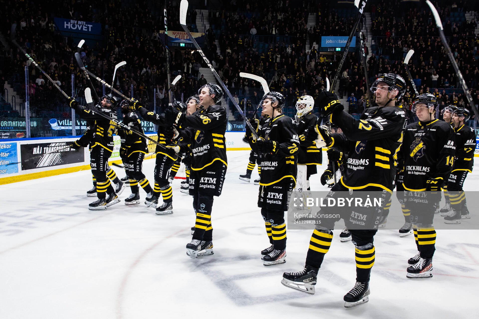 AIKs spelare jublar
