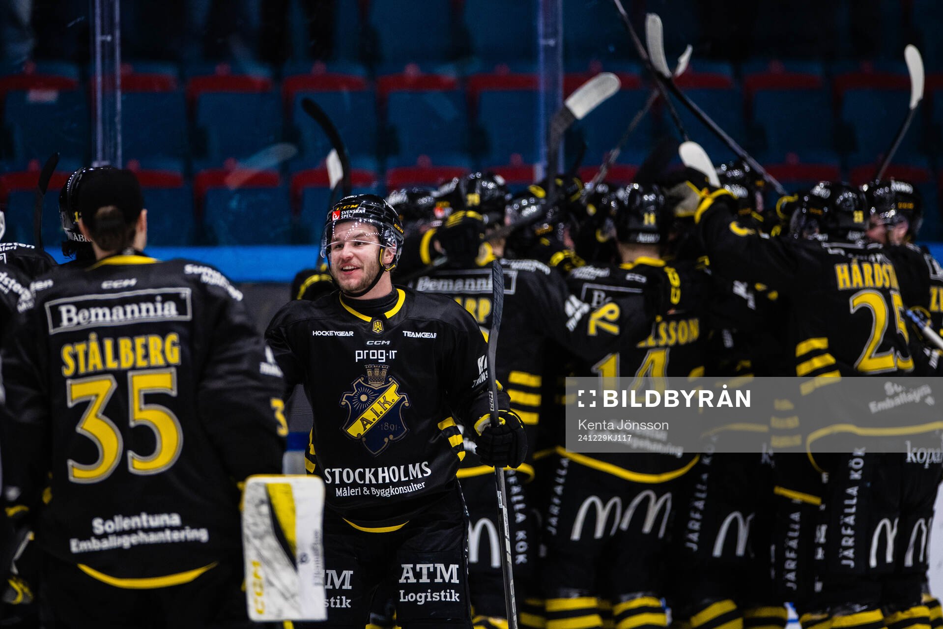 AIKs spelare jublar