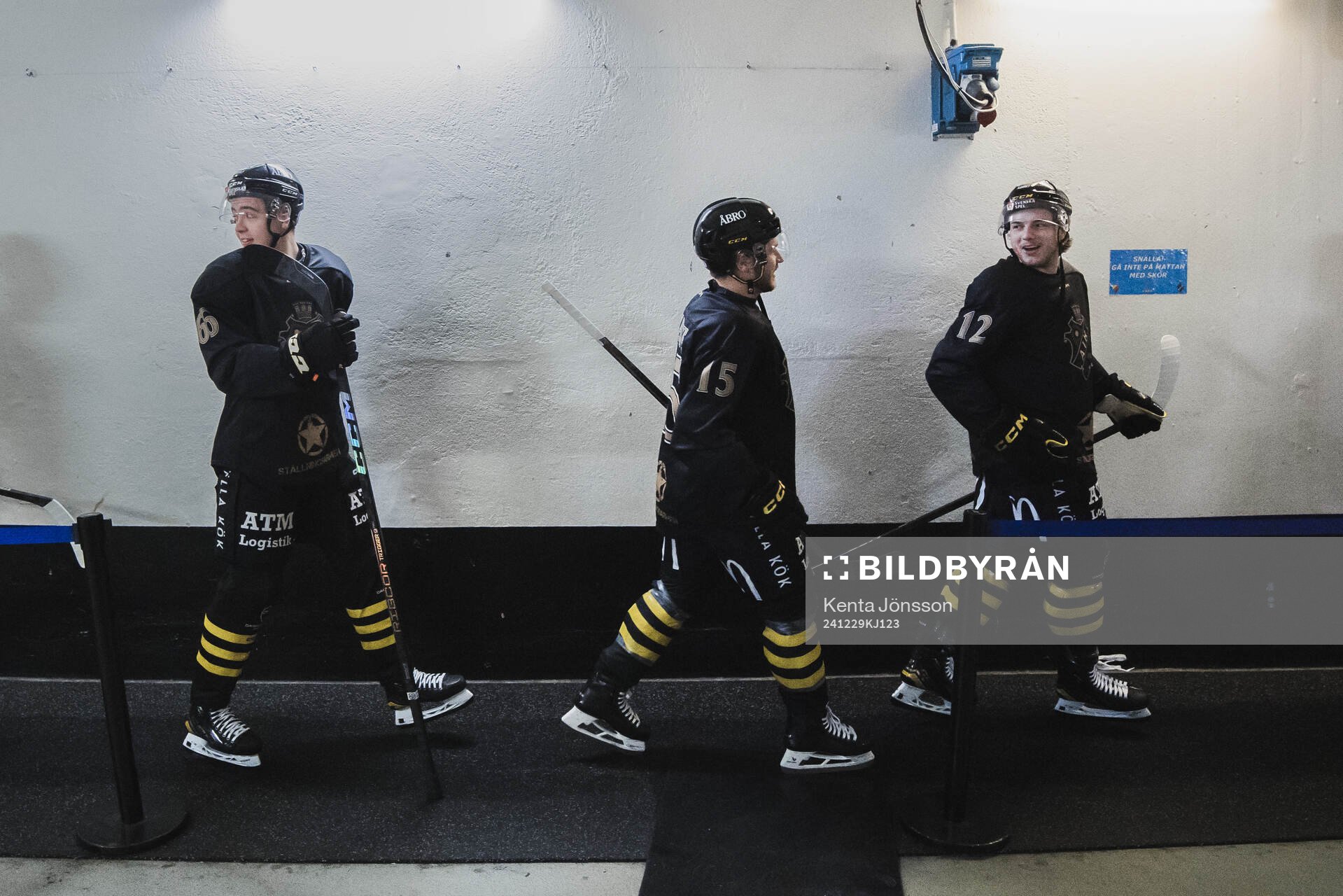 AIKs Gustav Sjöqvist (v), Jordan Bellerive (m) och Scott