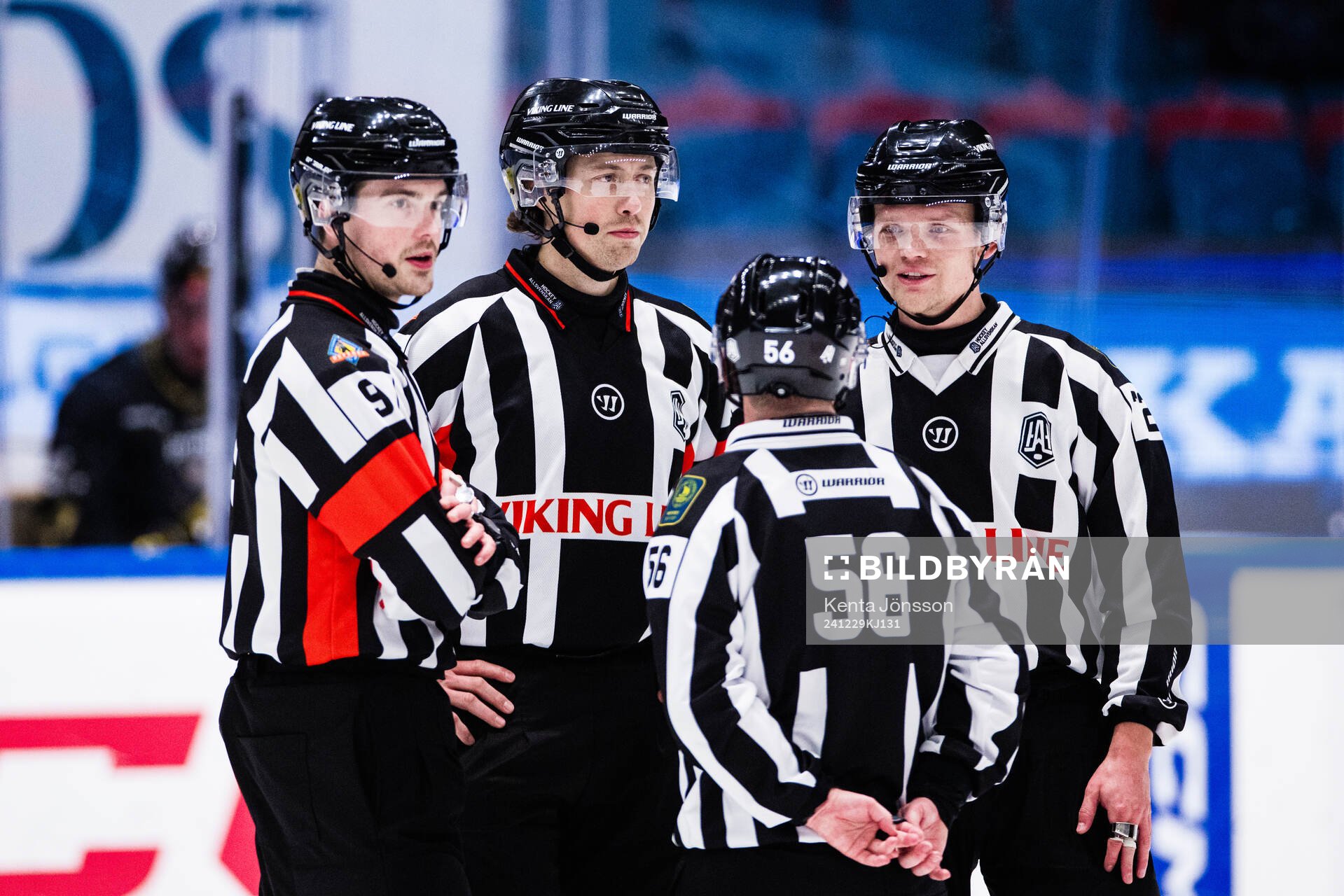 Domare Filip Eriksson (v), domare Robin Jacobsson (m),