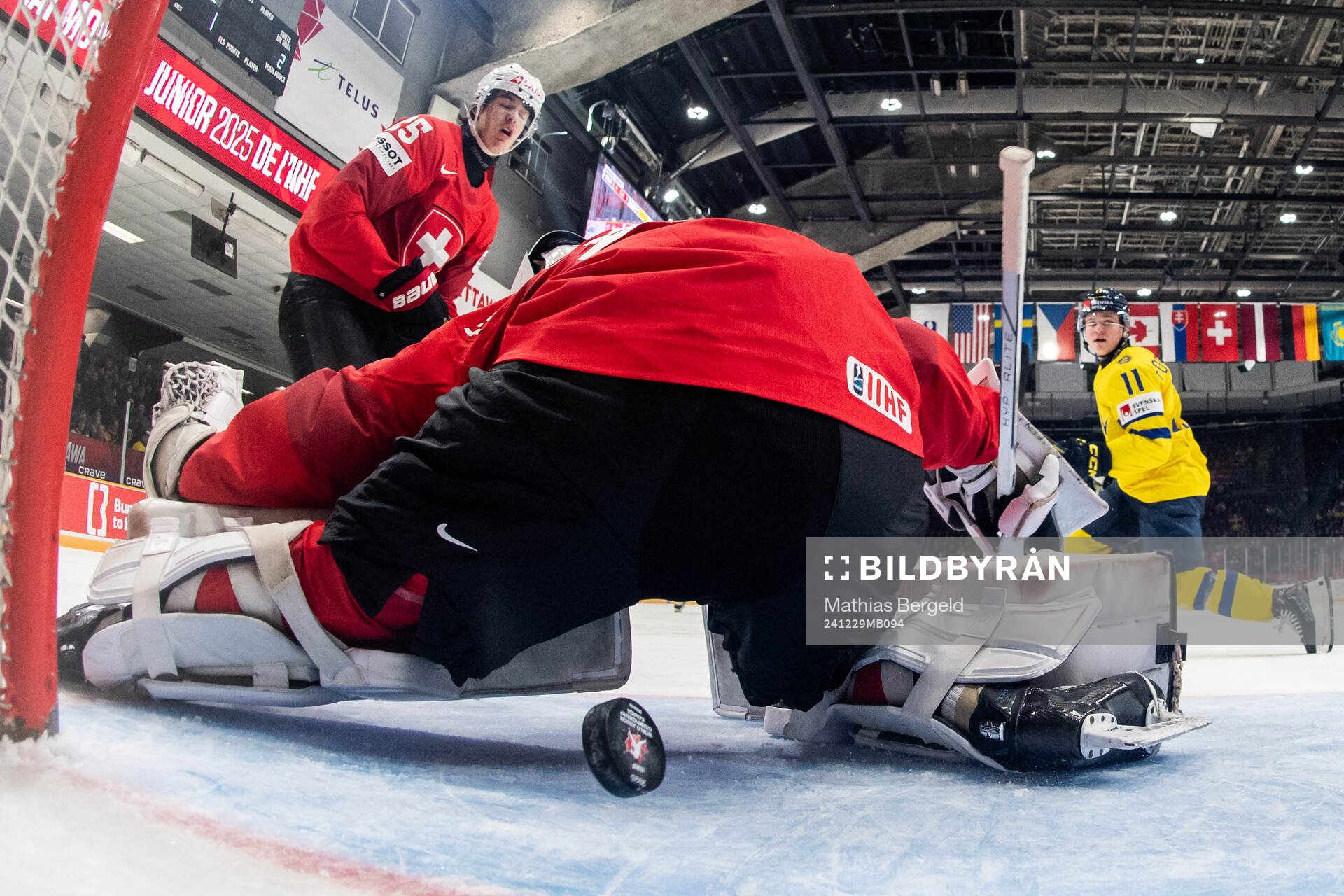 Basile Sansonnens and goaltender Elijah Neuenschwander of
