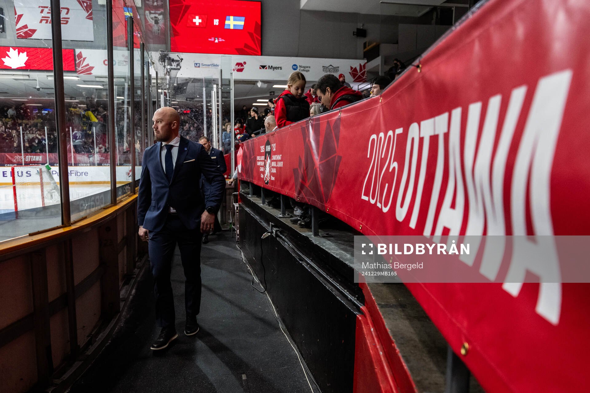 Assistant coach Nicklas Grossmann of Sweden