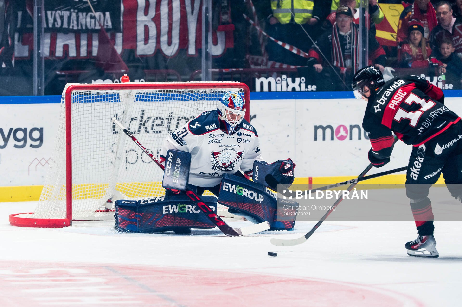 Linköpings Jesper Myrenberg och Malmö Redhawks Nikola
