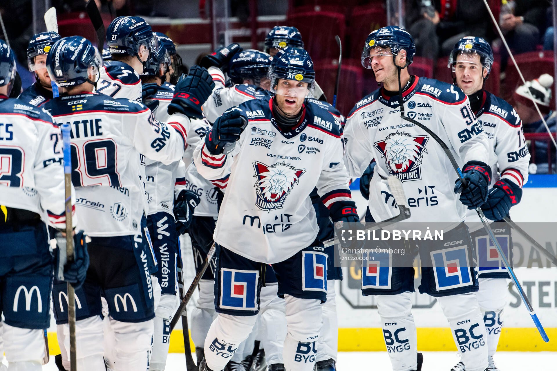 Linköpings Patrick Russell och Lance Bouma jublar