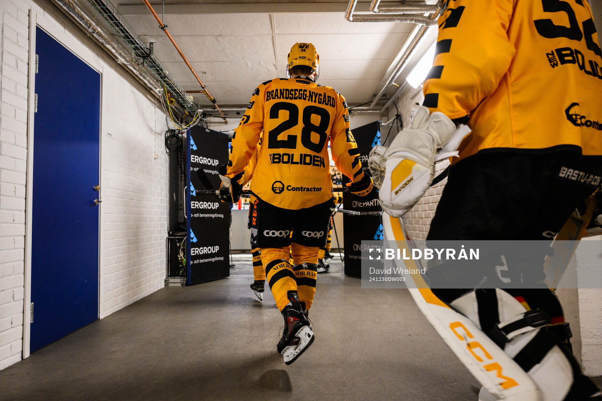 Skellefteås Michael Brandsegg-Nygård går på isen