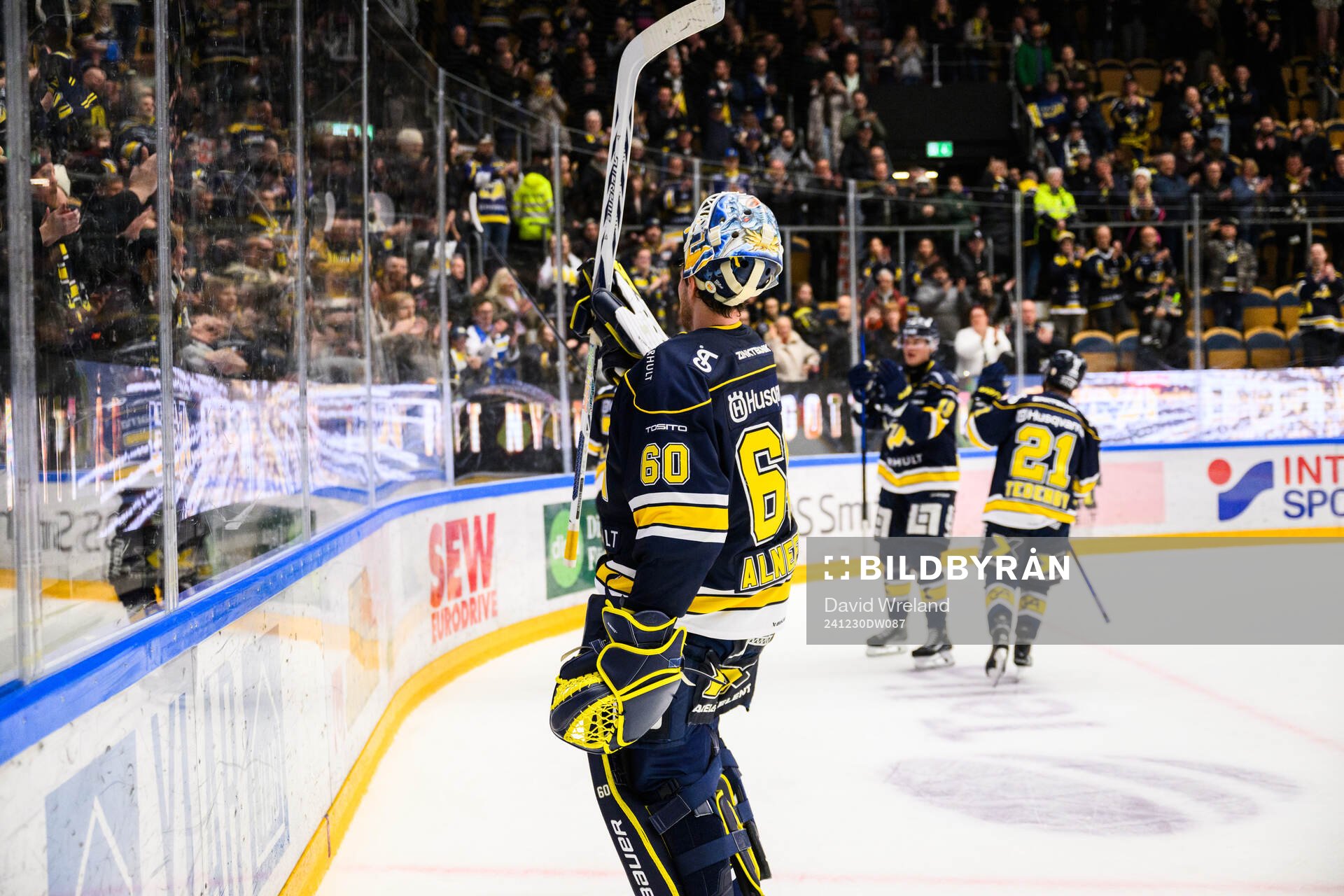 HV71s målvakt Hugo Alnefelt jublar