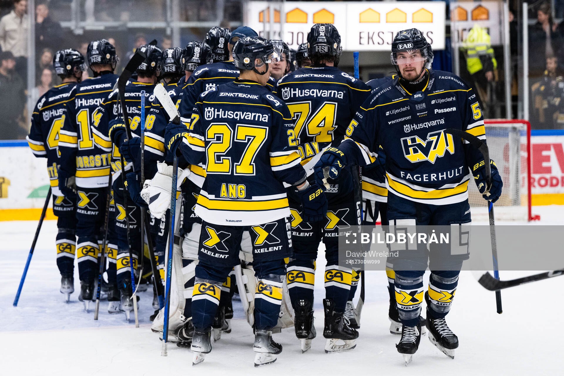 HV71s Mikael Seppälä jublar