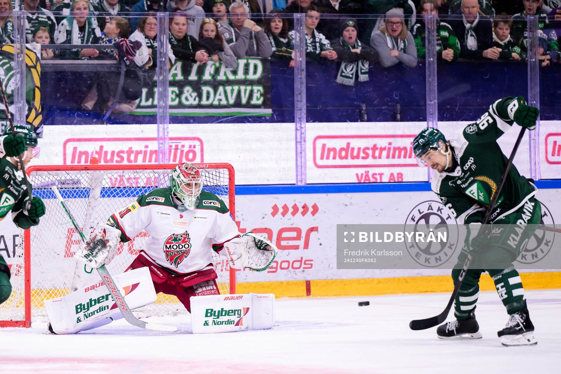 Modos målvakt Olle Eriksson Ek och Färjestads David