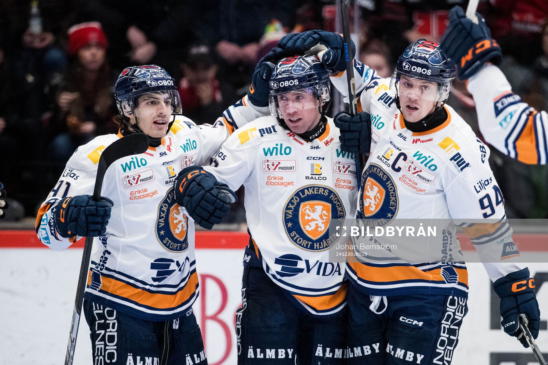Växjös Dylan McLaughlin jublar med Felix Robert och Joel