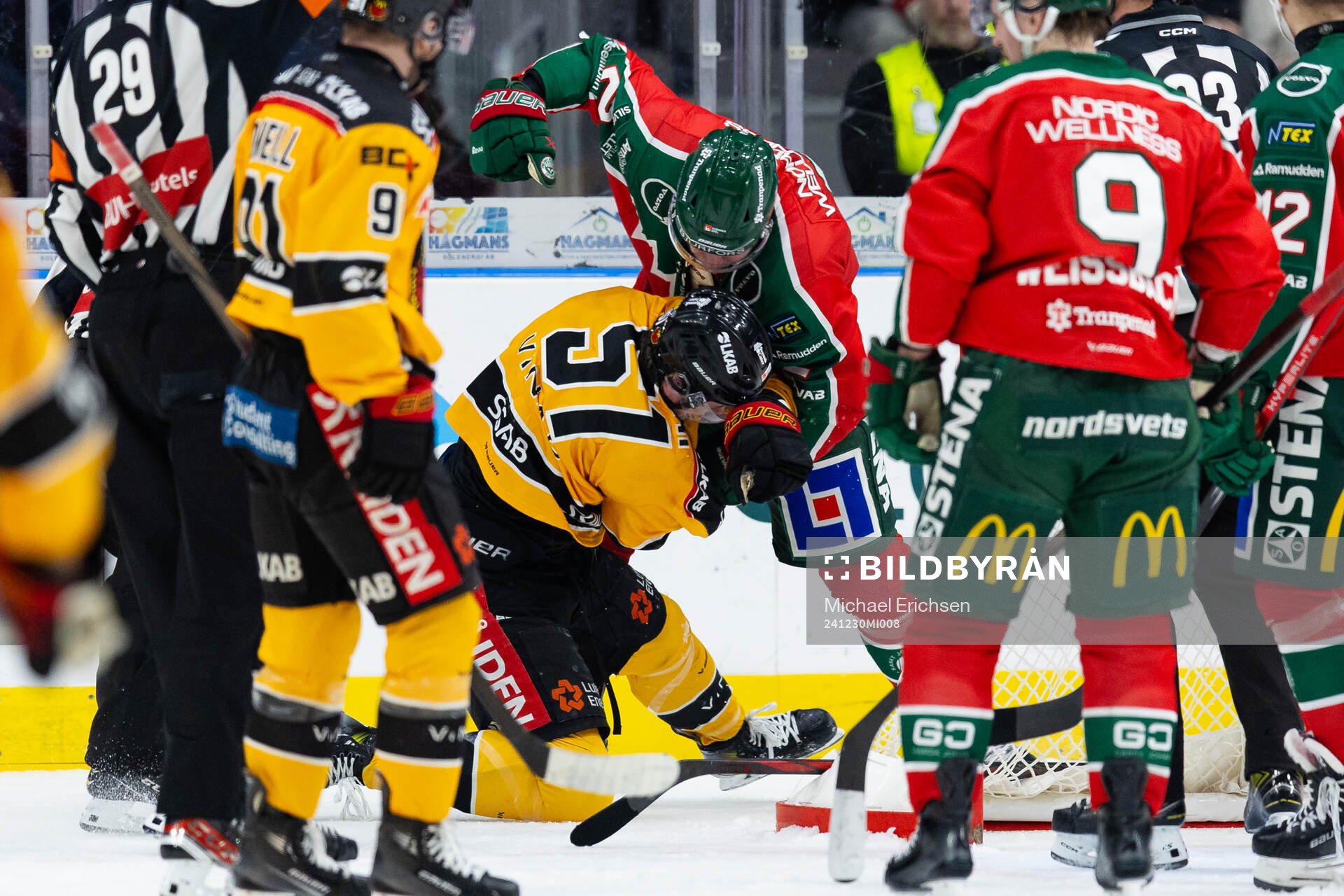 Luleås Markus Nurmi och Frölundas Christian Folin i fight