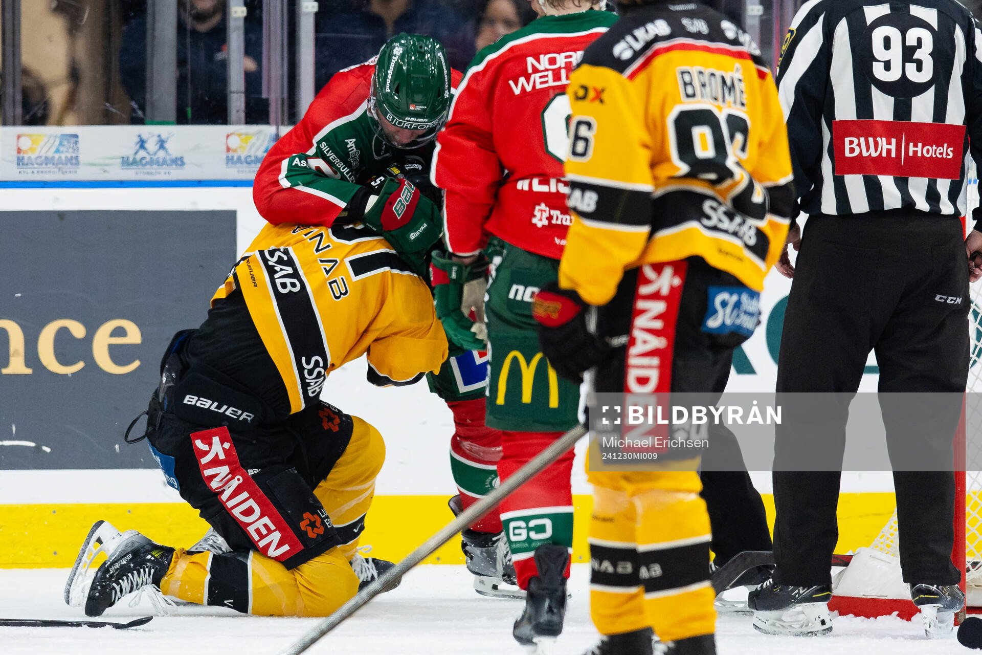 Luleås Markus Nurmi och Frölundas Christian Folin i fight