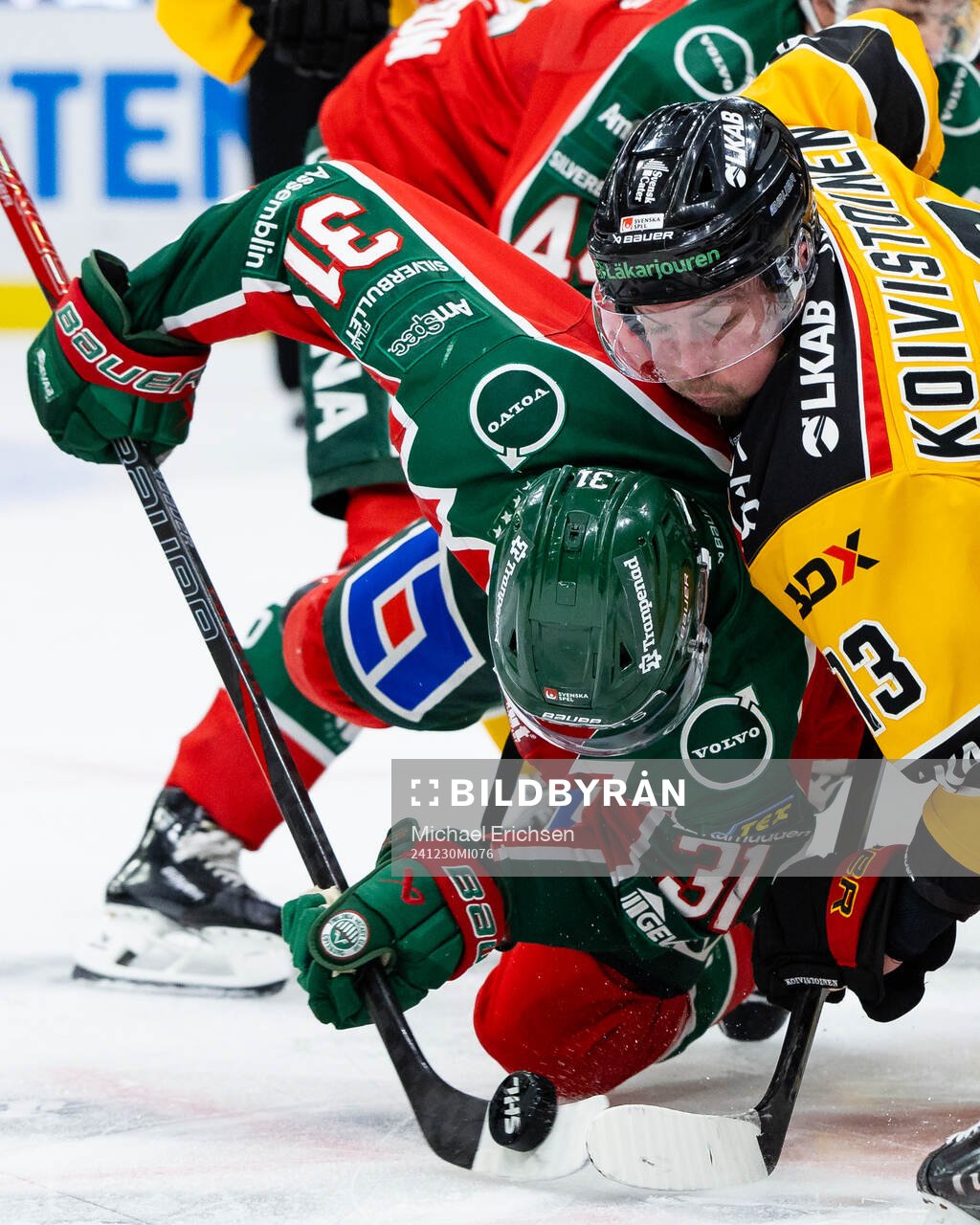 Frölundas Nicklas Lasu tekar mot Luleås Eetu Koivistoinen