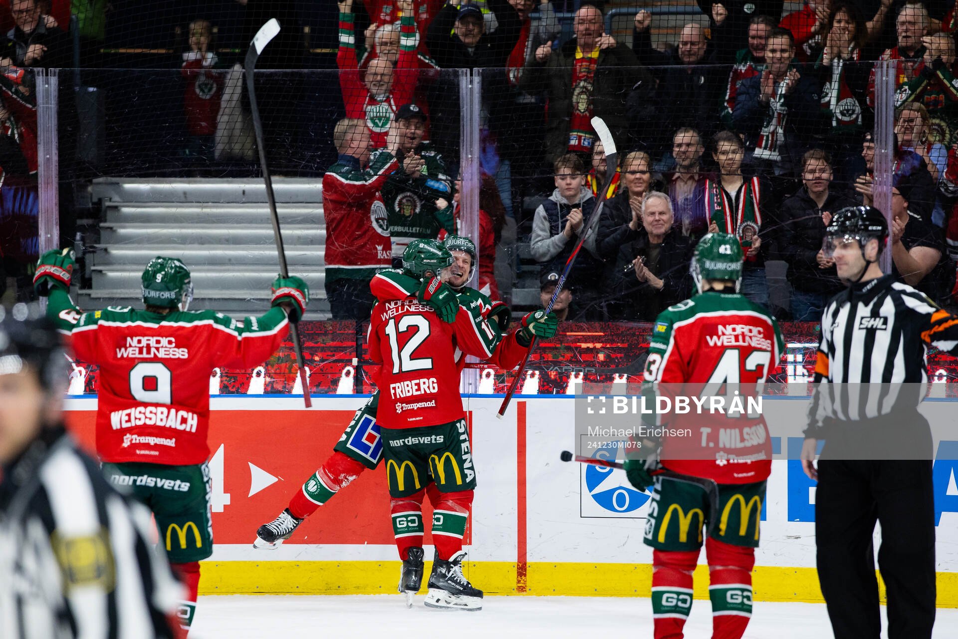 Frölundas Nicklas Lasu jublar ihop med Max Friberg