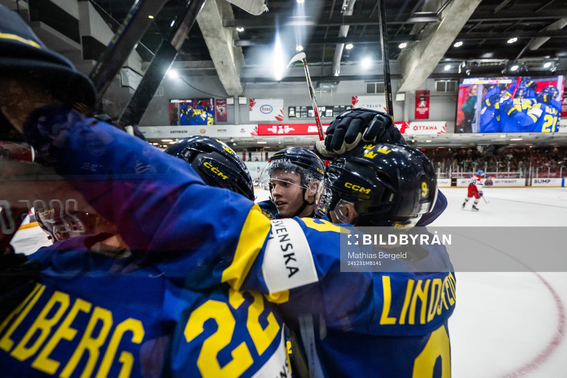 Anton Wahlberg of Sweden celebrates with Felix Nilsson and