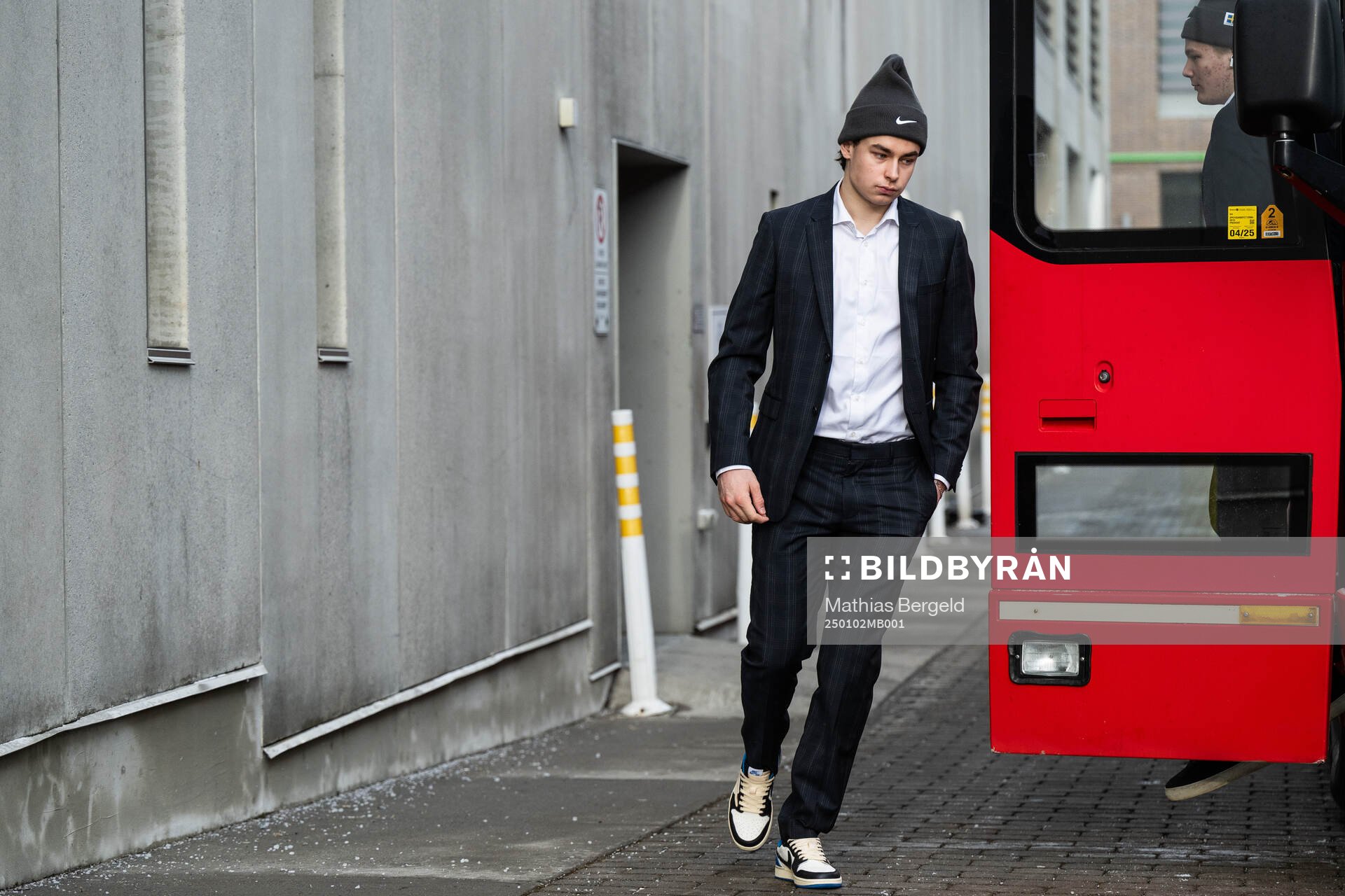 Felix Unger Sörum of Sweden arrives to the arena