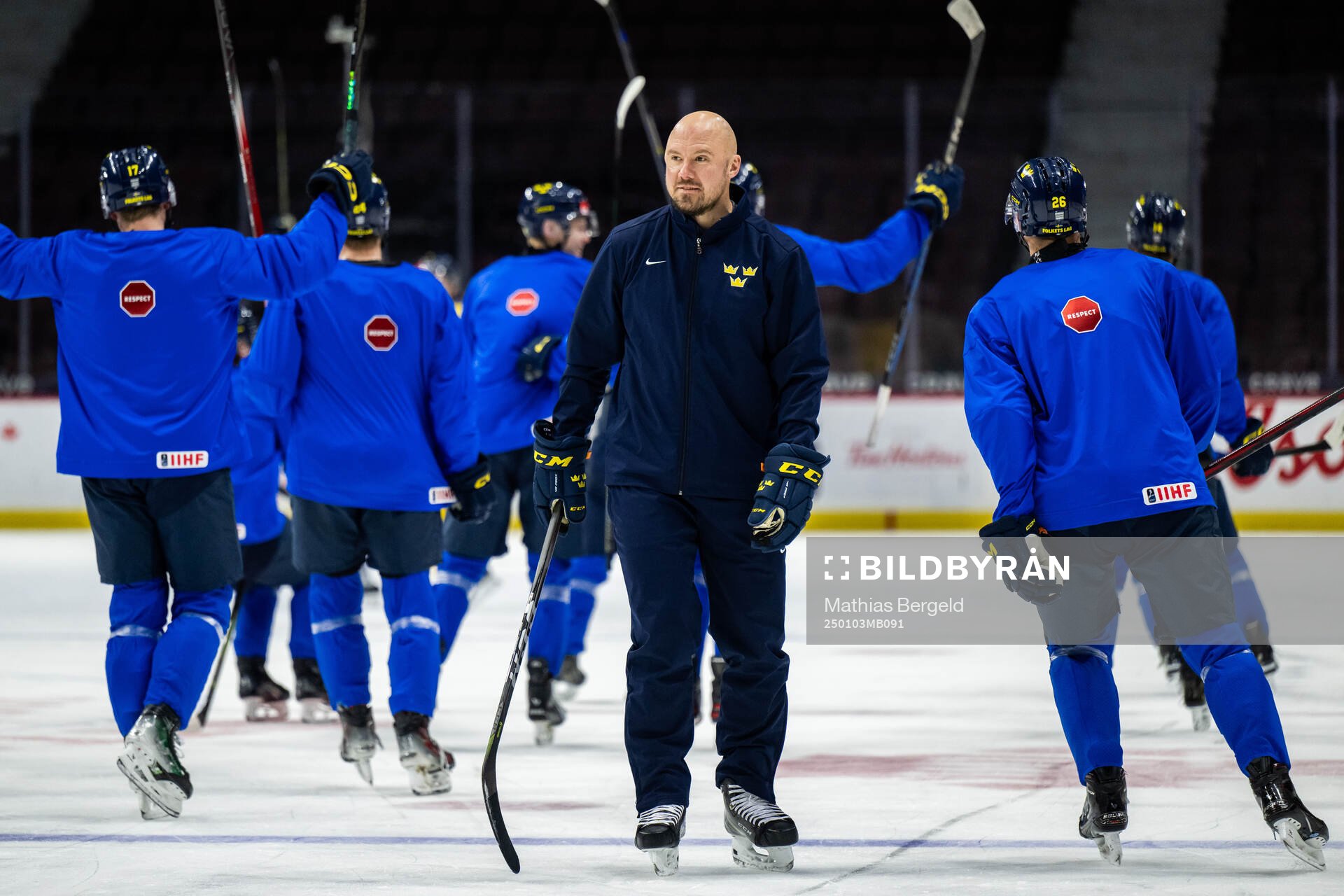 Assistant coach Nicklas Grossmann of Sweden at a practice