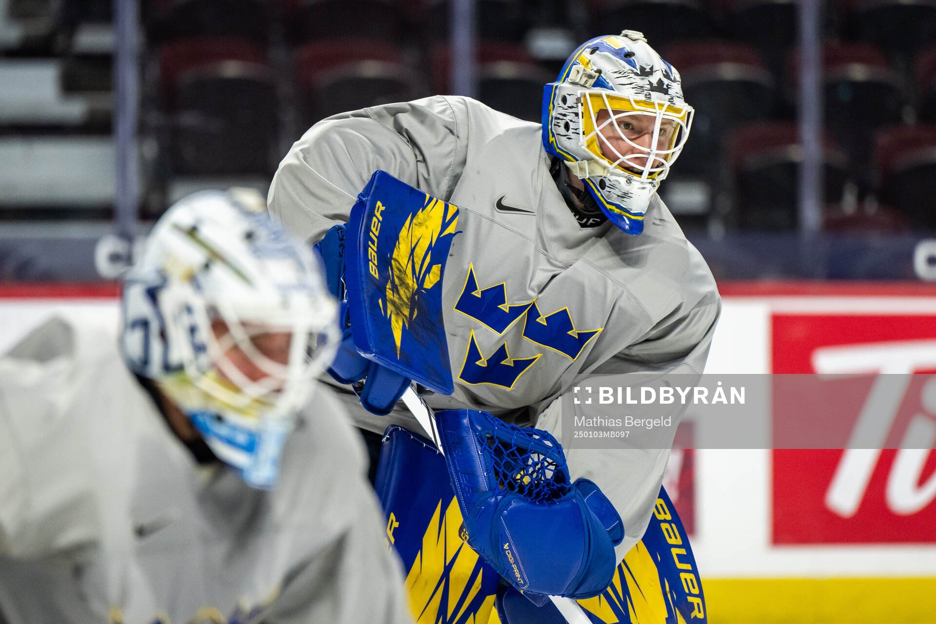 Goaltender Marcus Gidlöf and goaltender Melker Thelin of