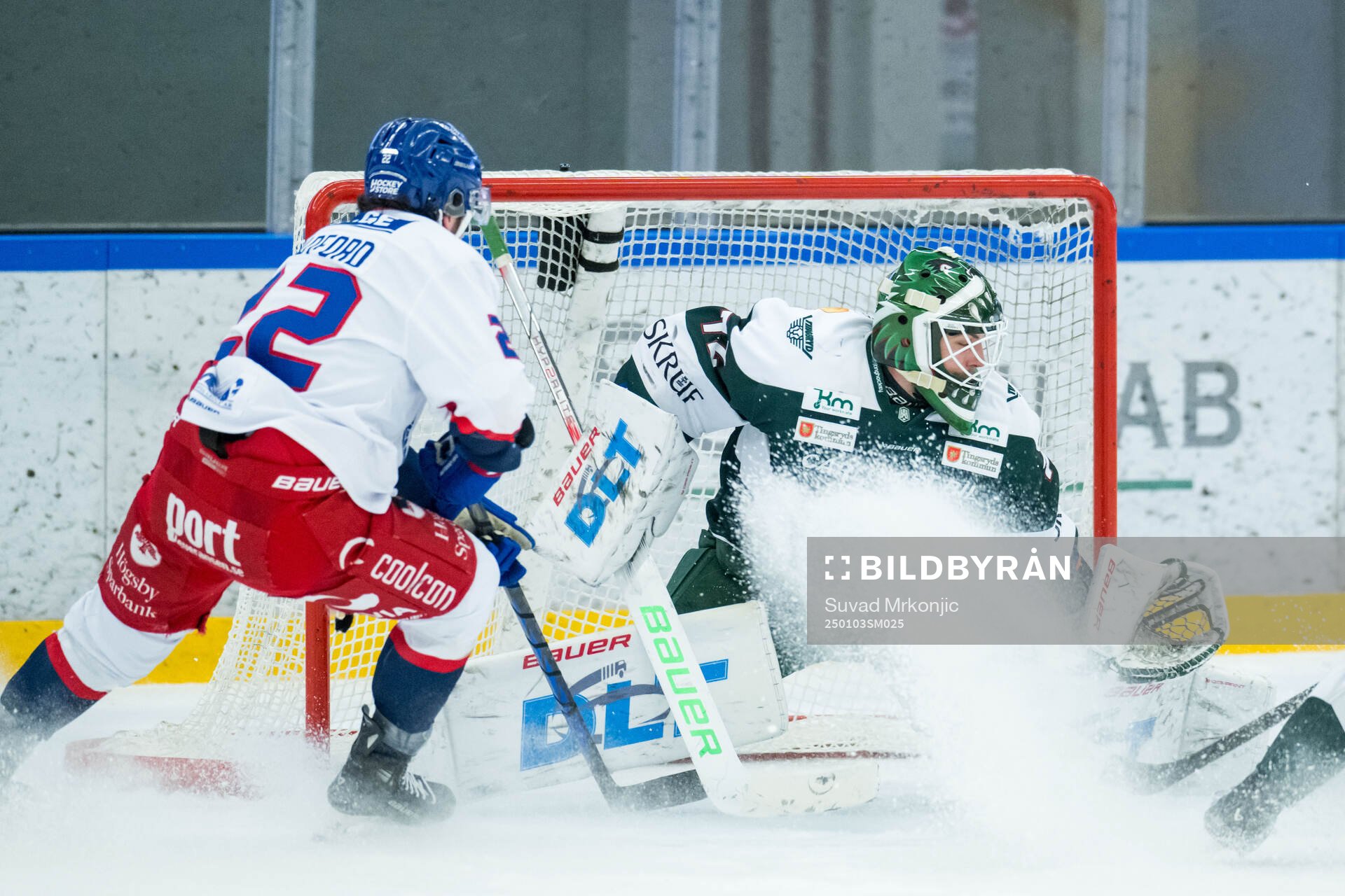 Oskarshamns Zion Nybeck och Tingsryds målvakt Pontus