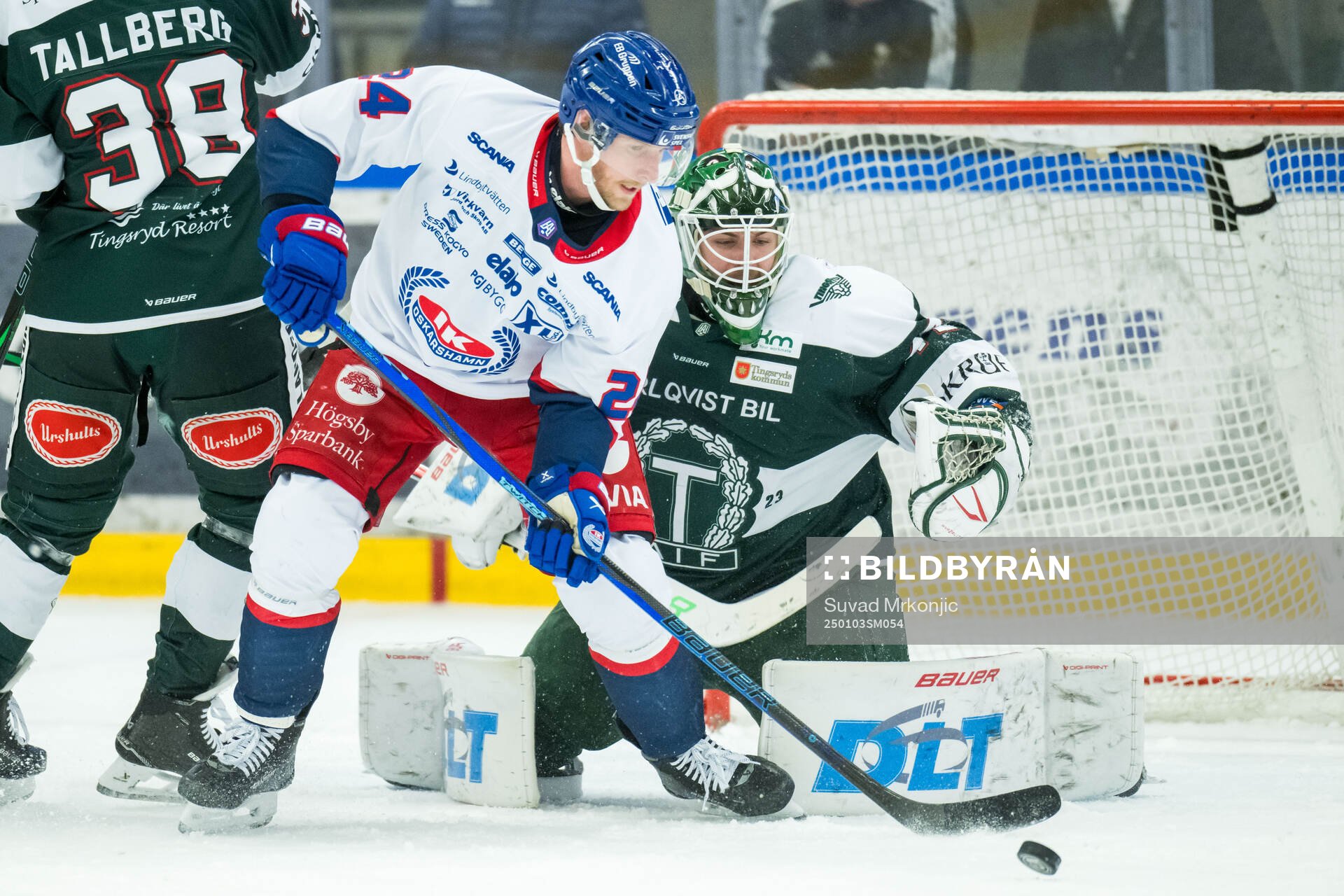 Oskarshamns Axel Wemmenborn och Tingsryds målvakt Pontus