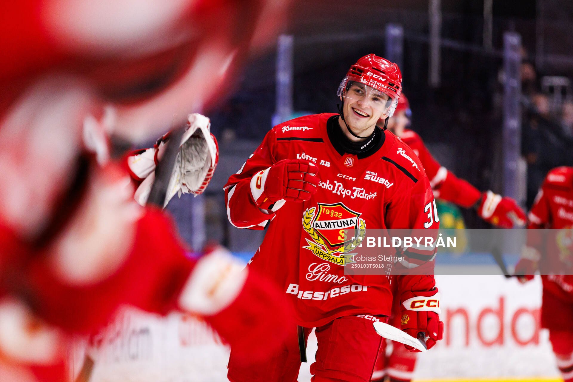 Almtunas Dennis Värmhed jublar