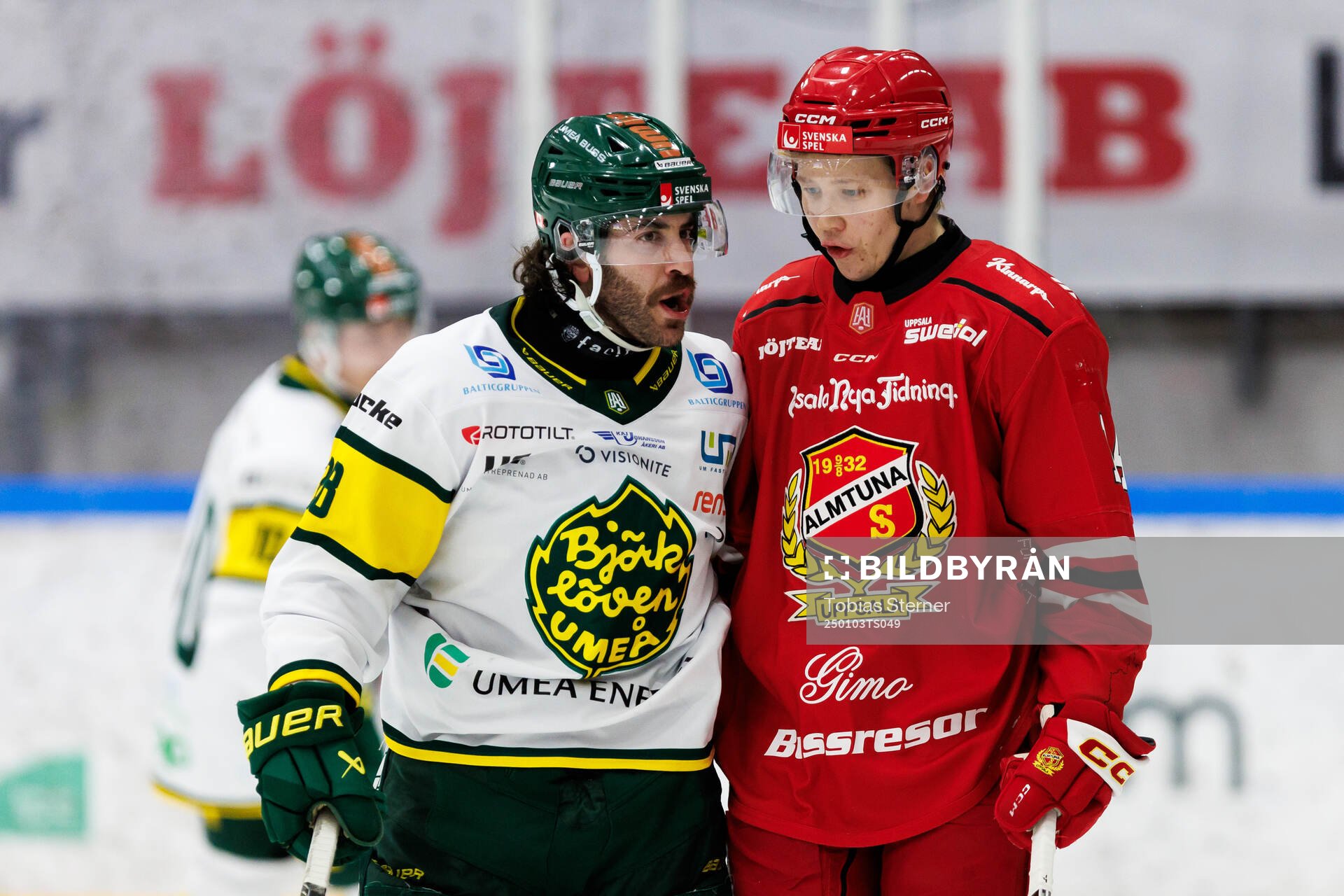 Björklövens Mathew Maione och Almtunas Mikkel Oby Olsen