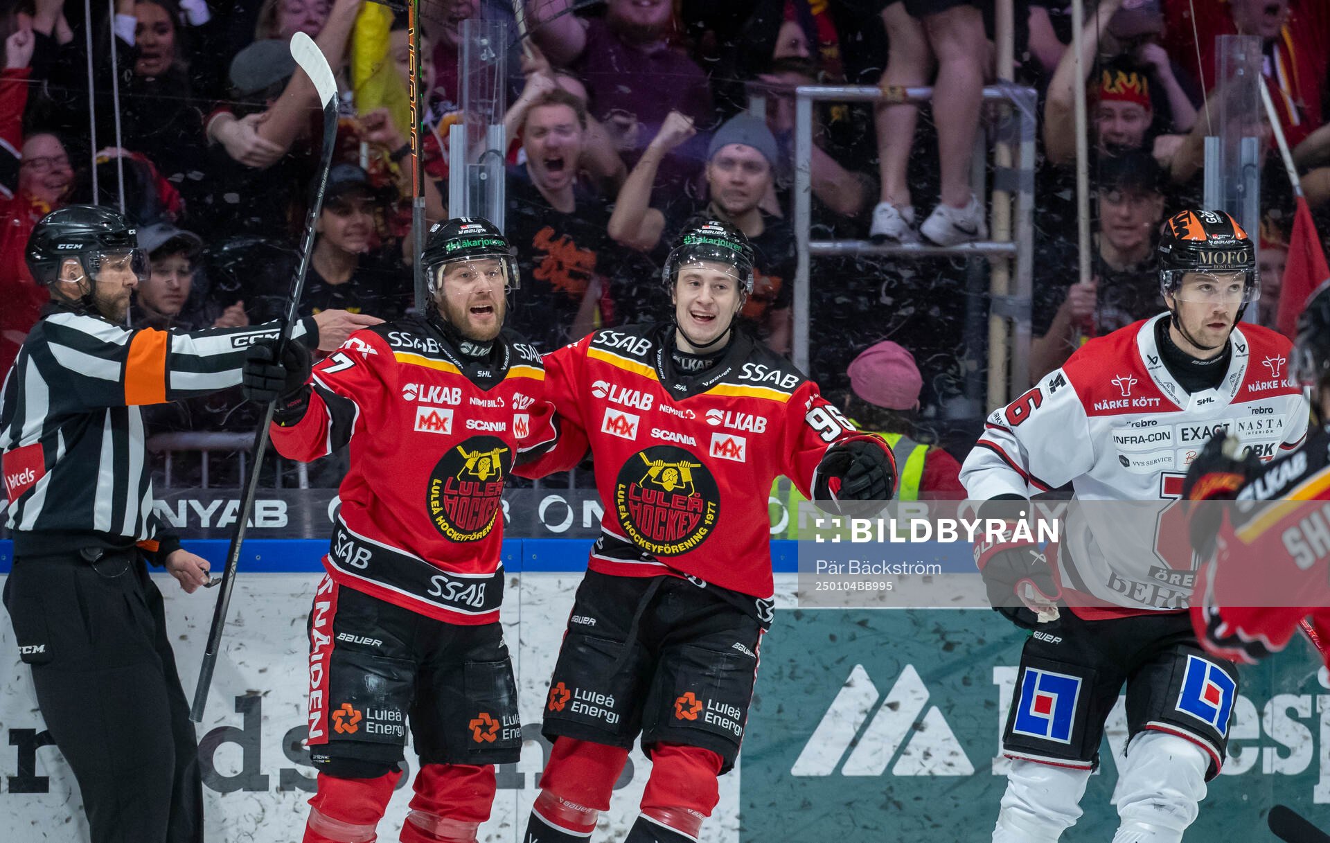 Luleås Linus Omark jublar med Pontus Andreasson